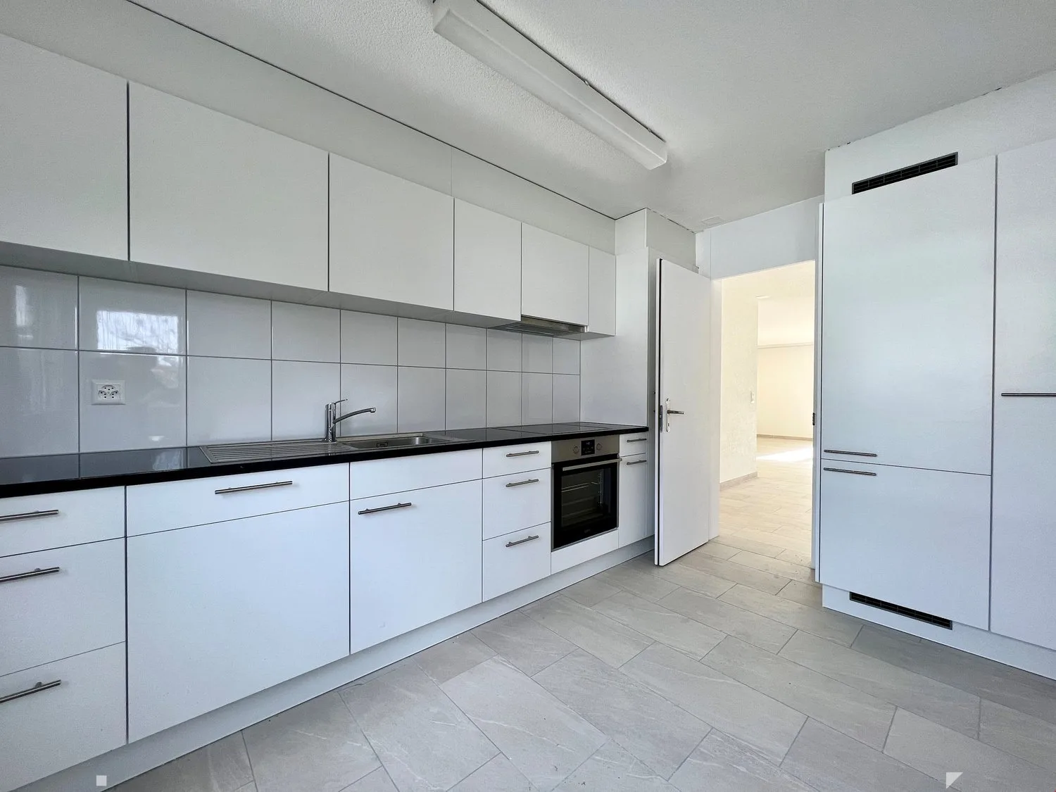 Appartement de 4,5 pièces au standard de propriété avec balcon