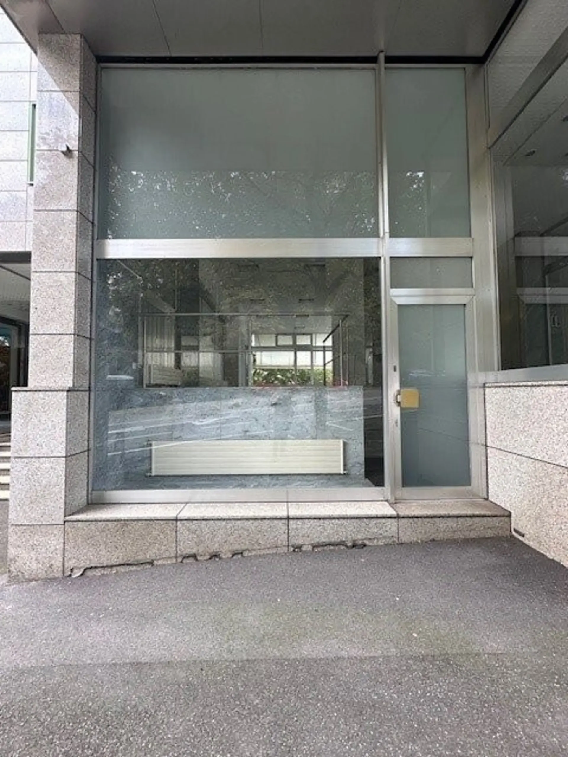 Schöne und helle Arcade zu vermieten