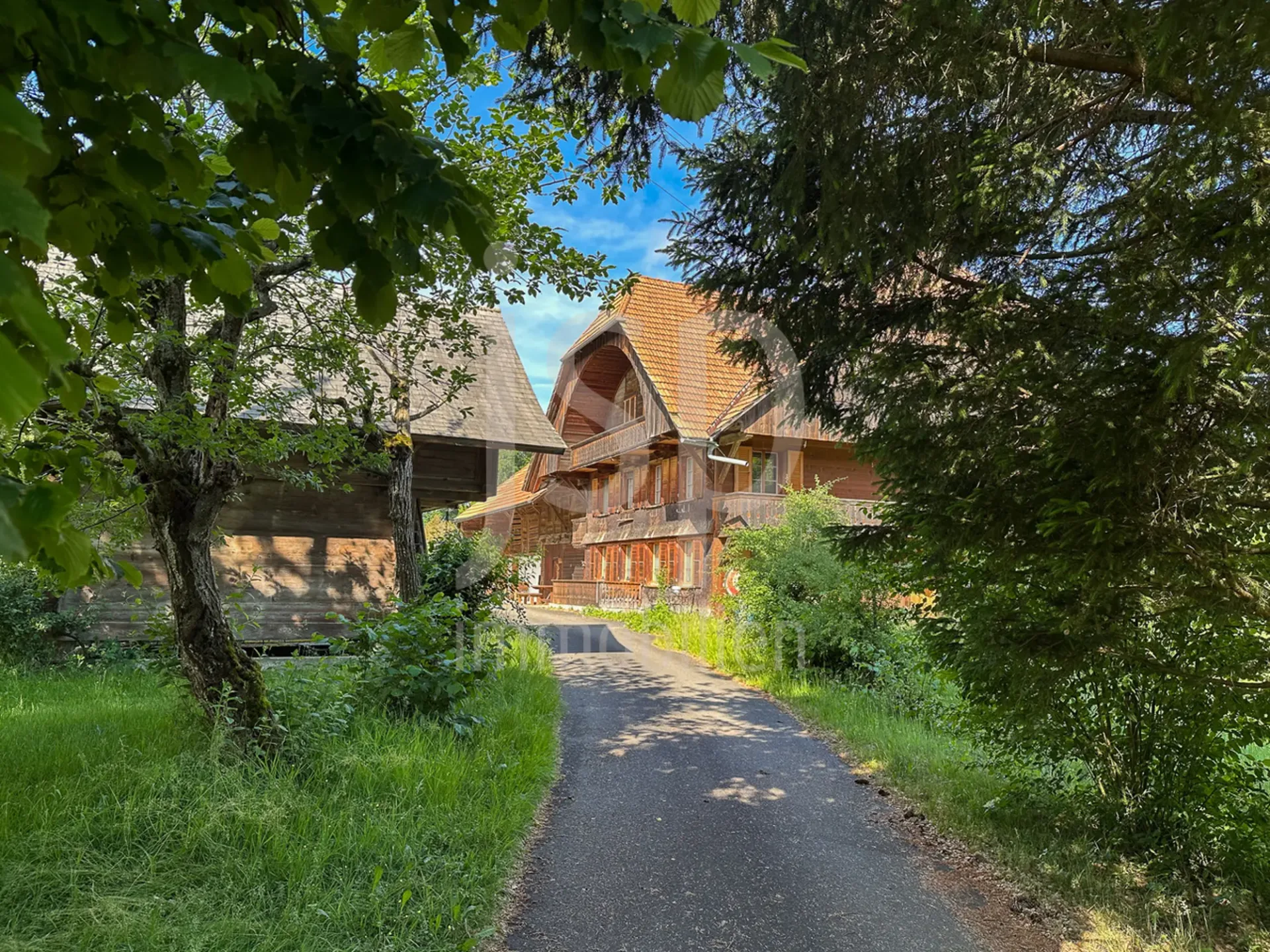 Gepflegtes Bauernhaus mit 3'397m2 Grundstück