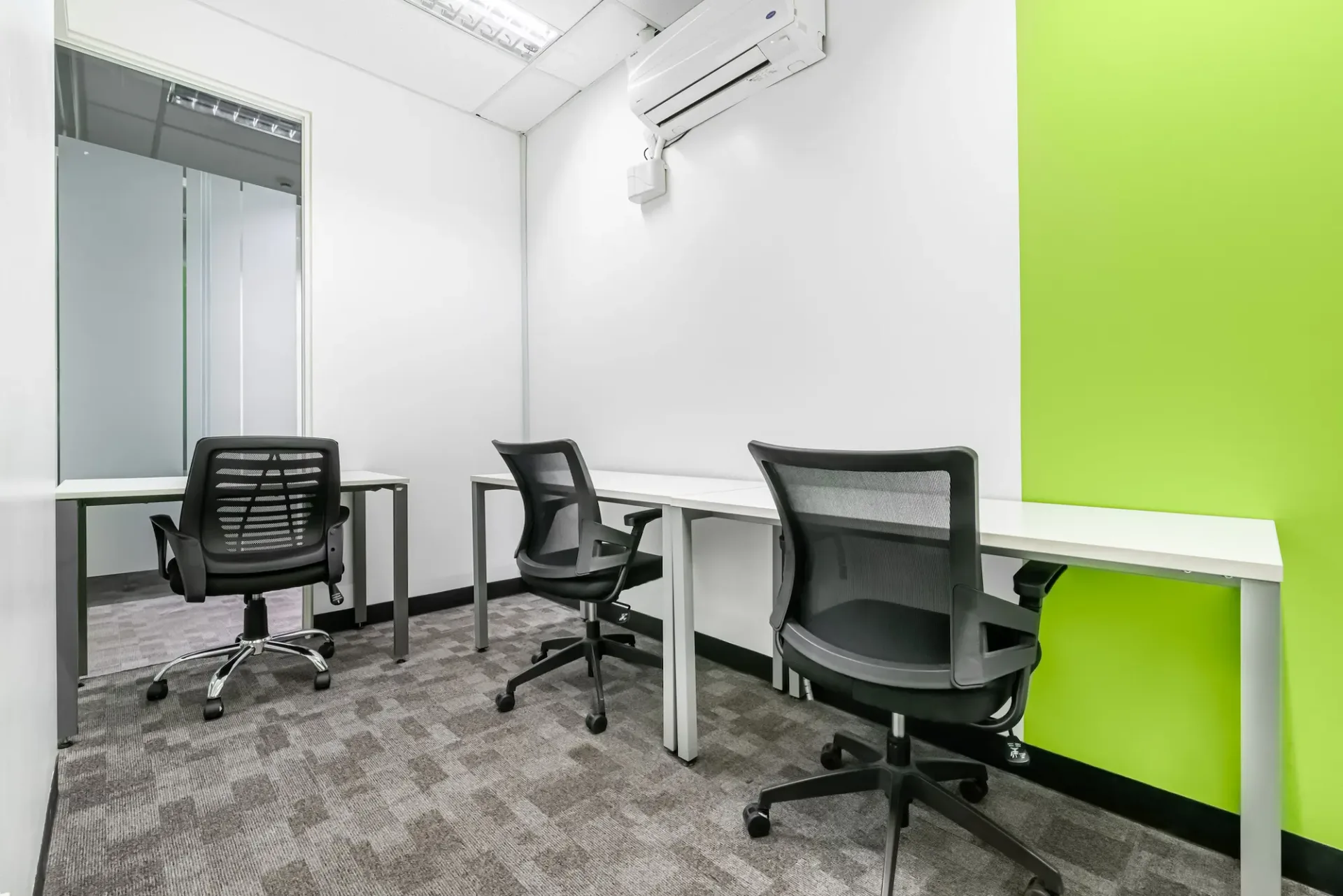 Privater Büroraum für 15 in Regus Spoom Kriens