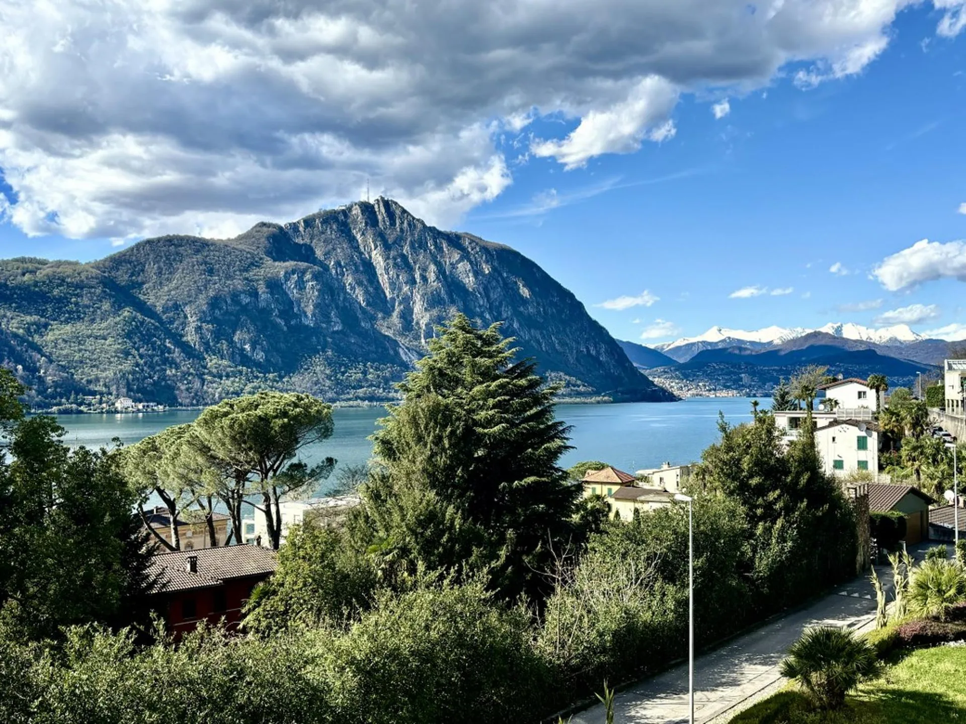 MERAVIGLIOSO 3.5 LOCALI ARREDATO CON VISTA LAGO