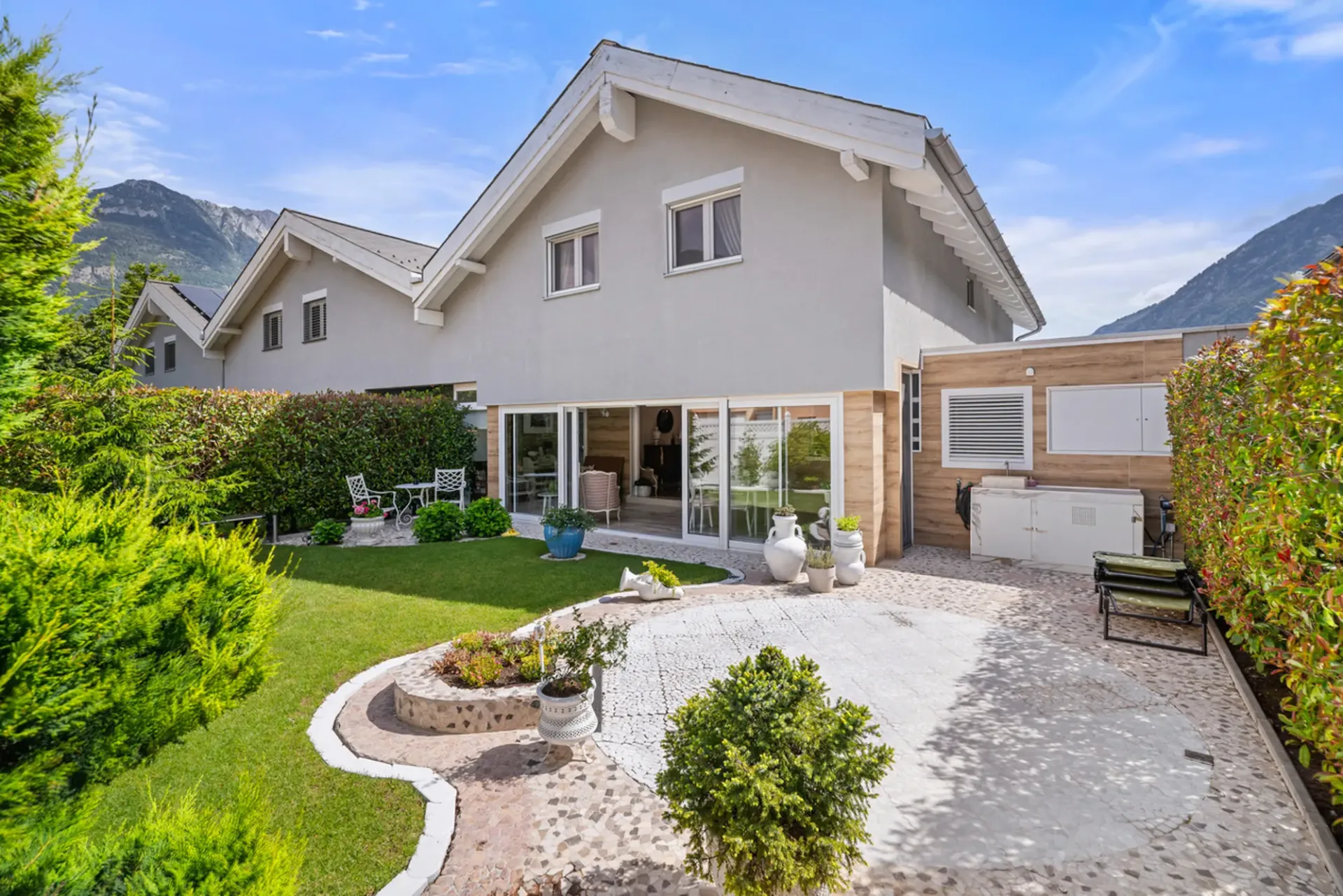 Villa 5,5 pièces au charme méditerranéen avec jardin et cuisine d'été