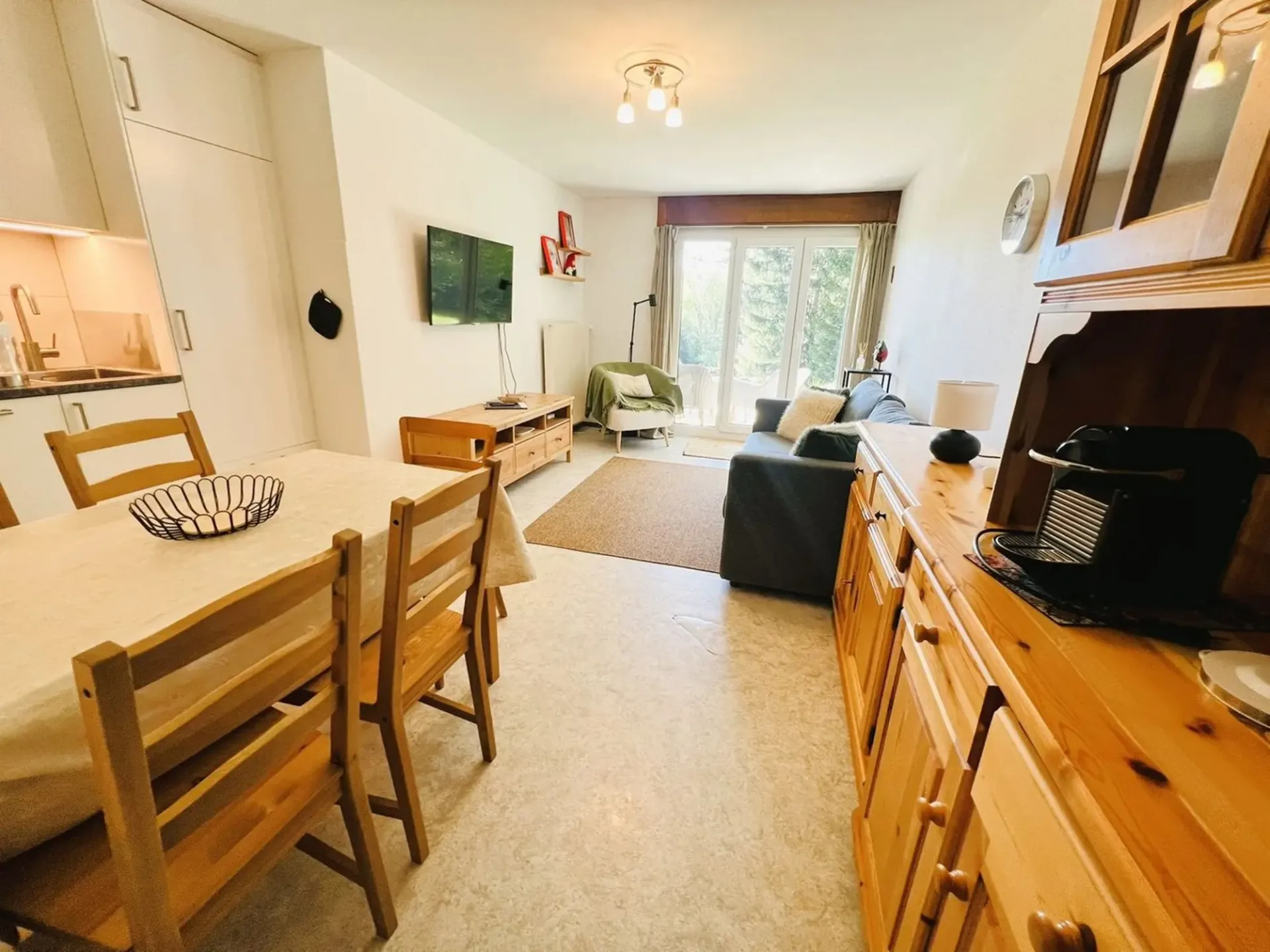 Schönes 3.5-Zimmer-Wohnung renoviert - Geräumig und hell - Ruhige Lage - Sehr gut gelegen - Schöne Aussicht
