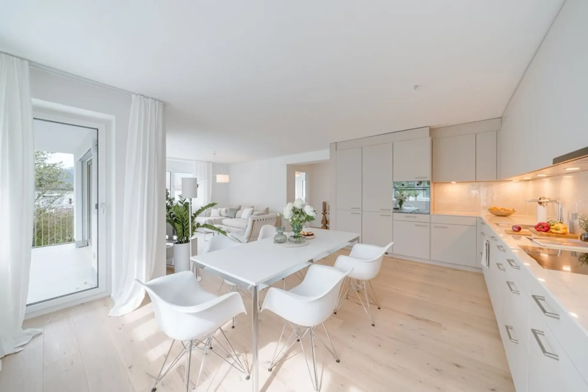 MODERNE WOHNUNG AN RUHIGER LAGE IN KILCHBERG