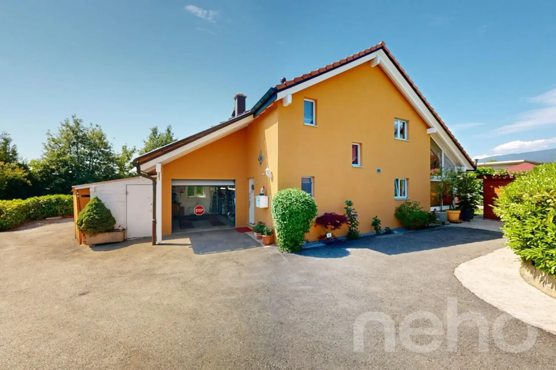 Schönes Familienhaus mit Pool und Sommerküche in ruhiger Lage