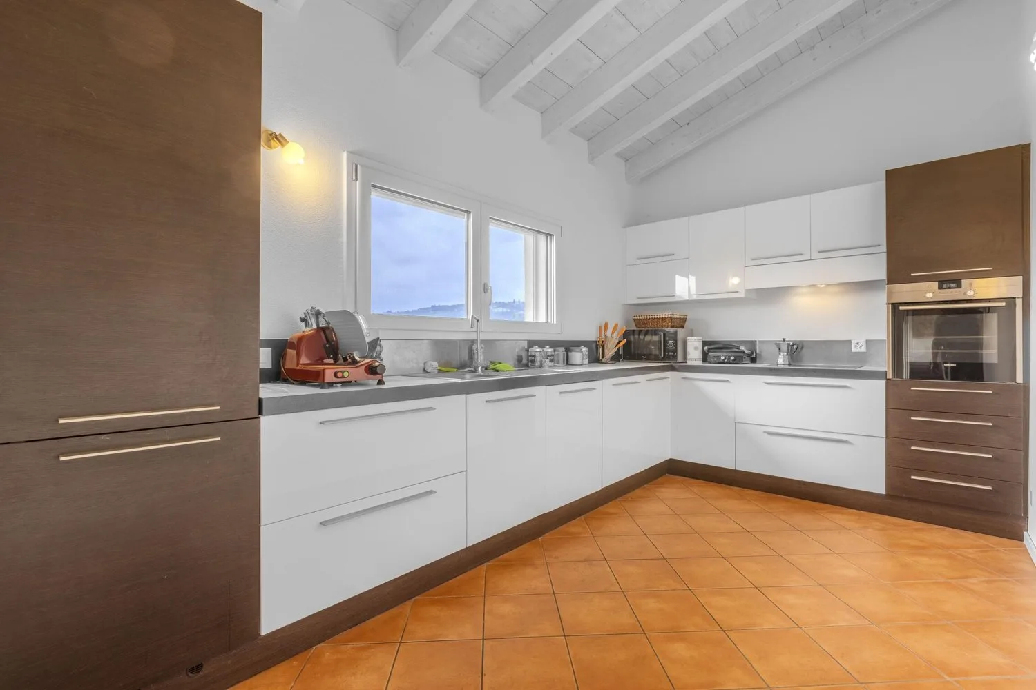 STUPENDO ATTICO 3.5 PIÈCES AVEC VUE DANS LE CENTRE DE MENDRISIO