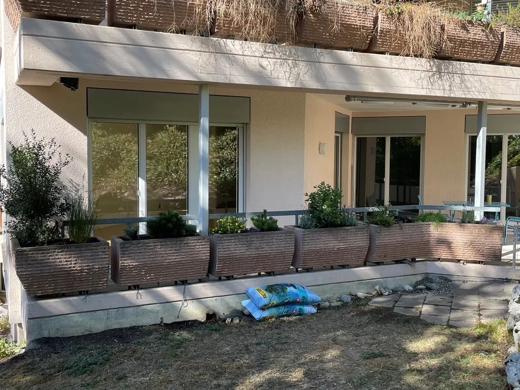 Wir bieten eine renovierte Wohnung im Zentrum von Wollishofen an.