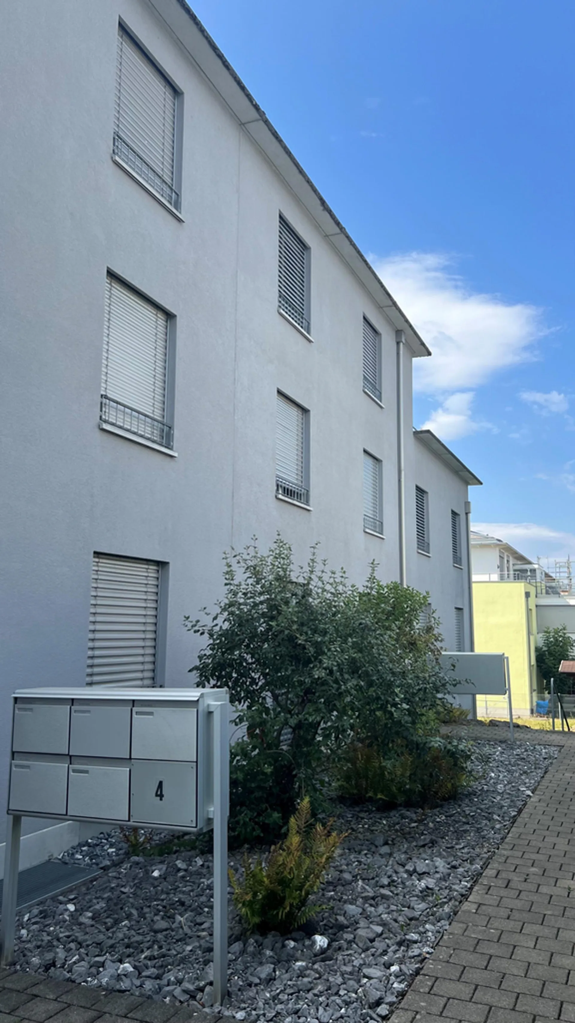 Helle 3.5-Zimmerwohnung mit Gartensitzplatz und Wintergarten