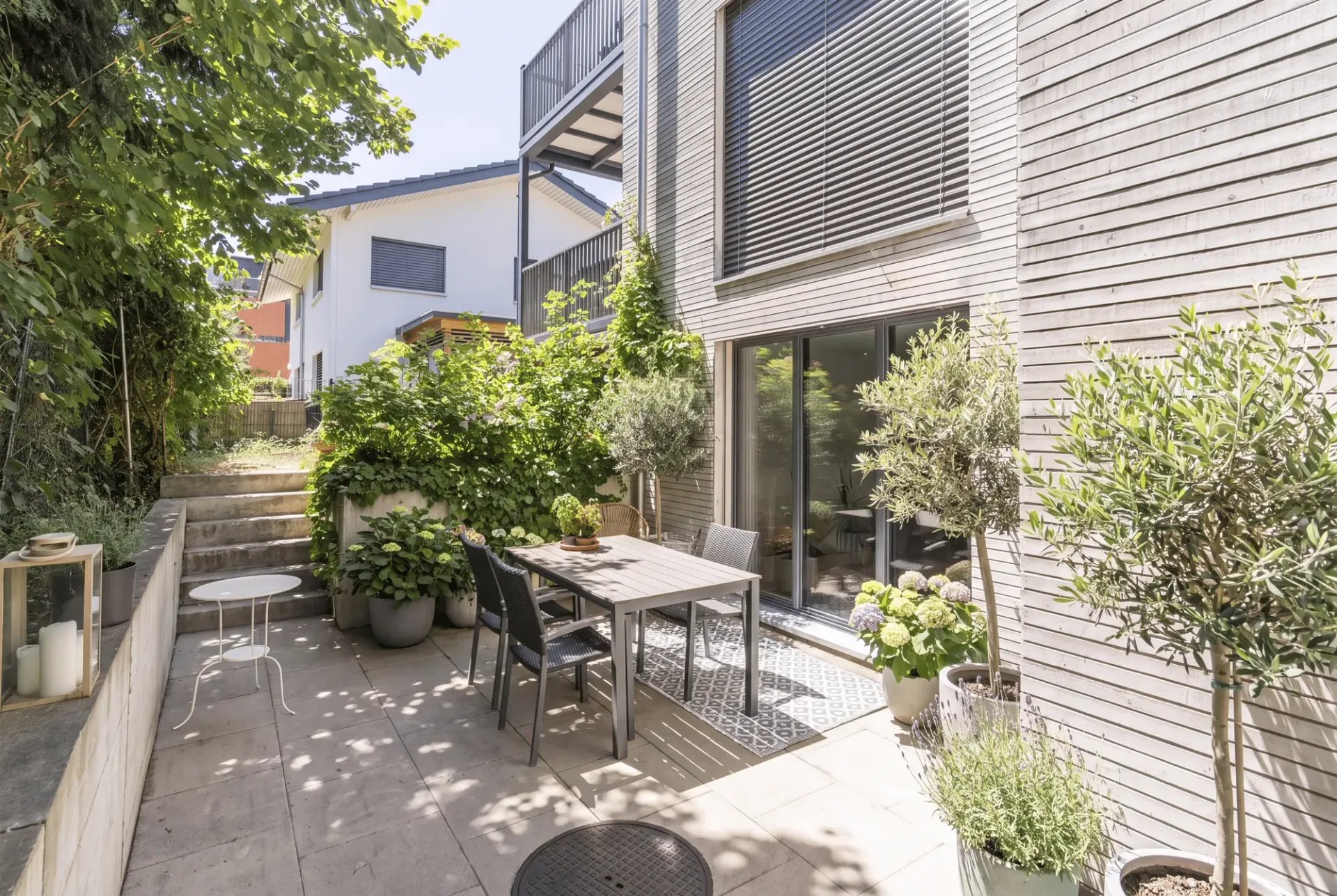 MODERN UND ZENTRAL IN ALLSCHWIL - WOHNUNG MIT GARTENSITZPLATZ
