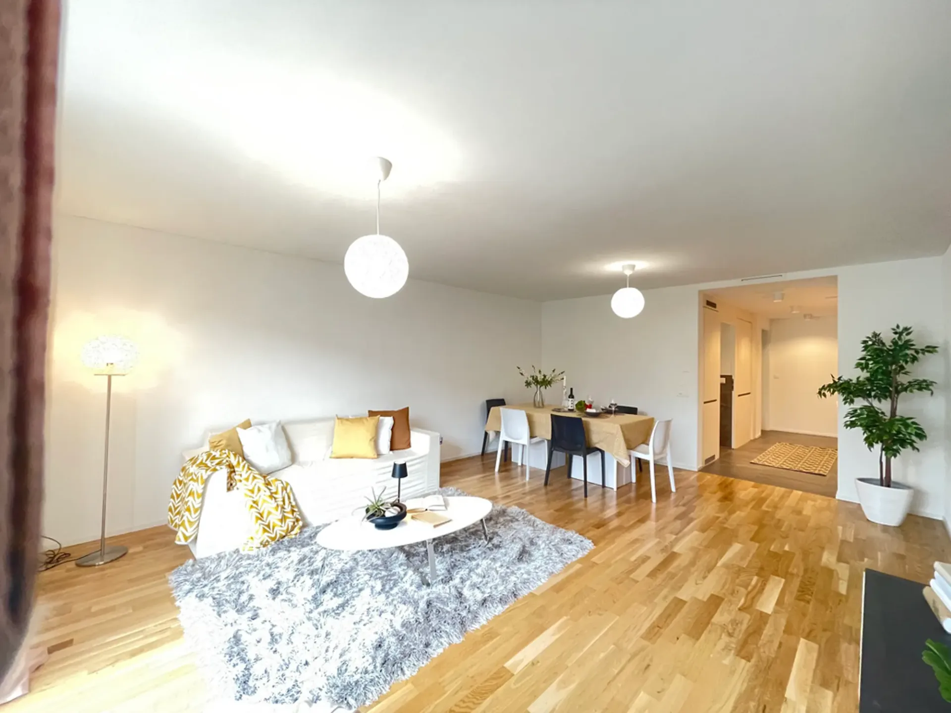 Neuwertige, moderne Wohnung für Singles oder Paare