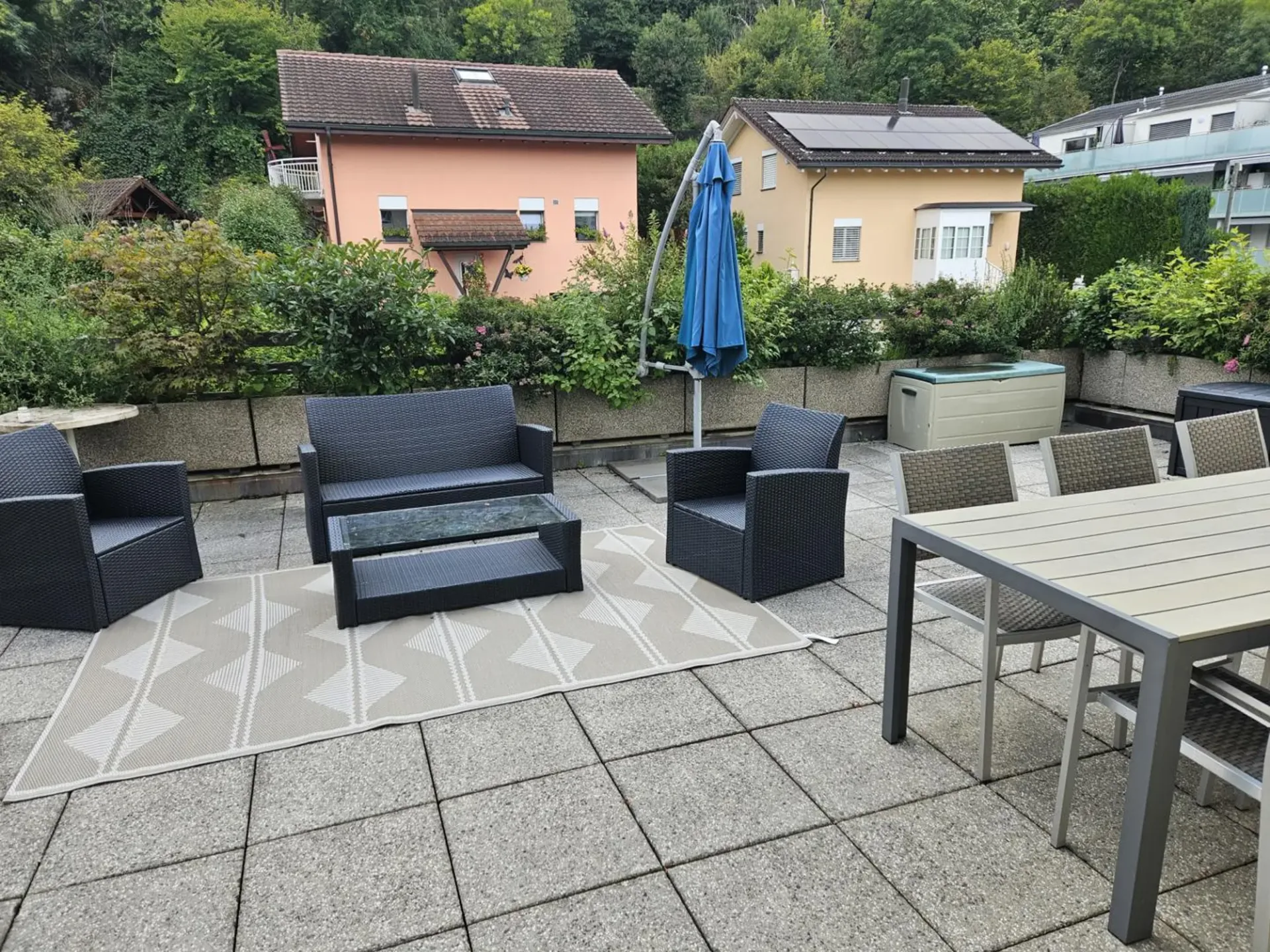 Villa mit 6,5 Zimmern und Apartment mit 2,5 Zimmern