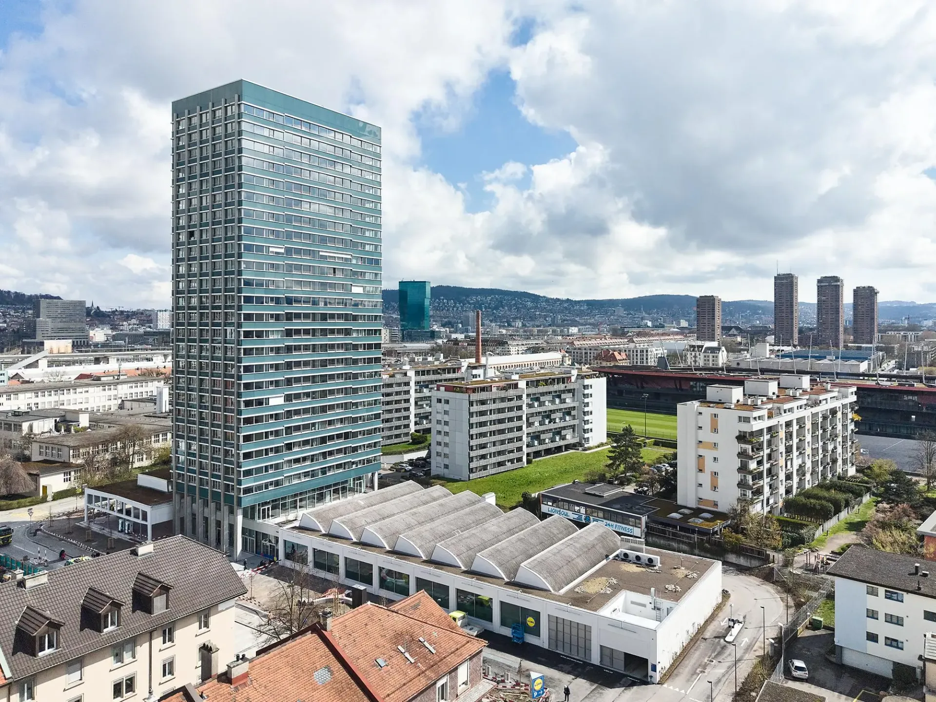 Über den Dächern von Zürich  2.5-Zimmerwohnung im 11. Stock