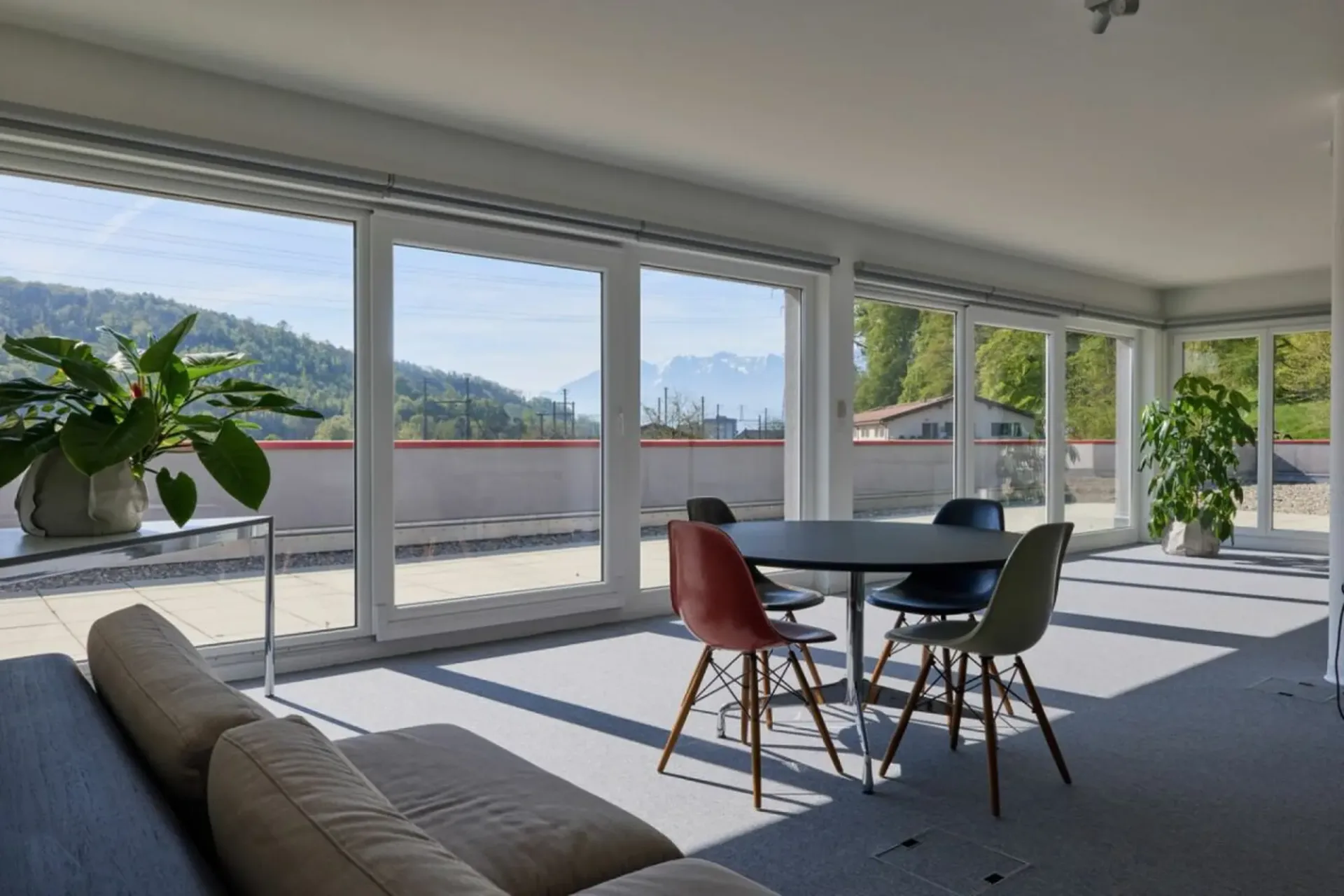 Schöne Bürofläche mit großer Terrasse 200 m2!