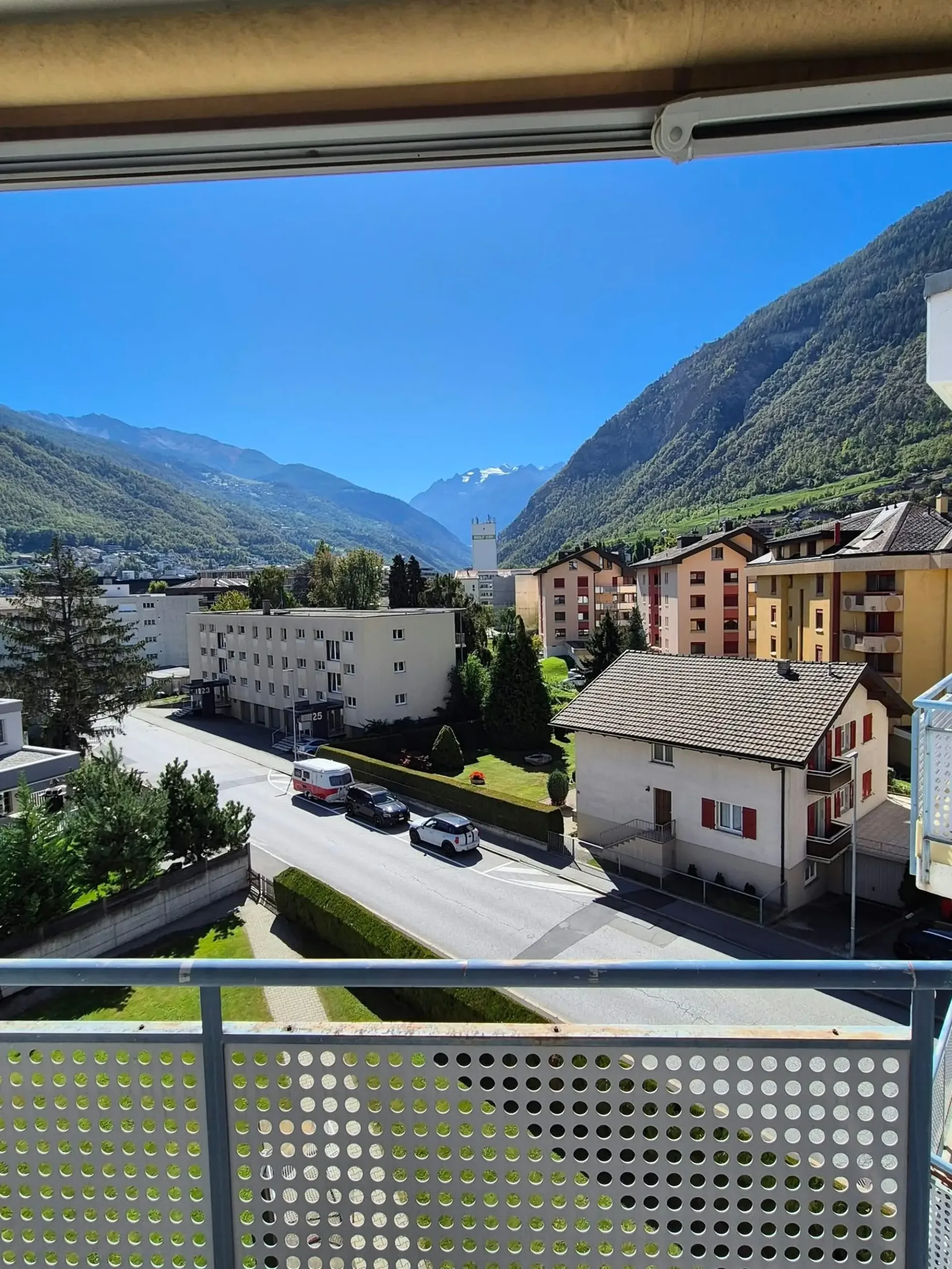 Helle 3-Zimmer-Wohnung mit Balkon und schöner Aussicht in Visp