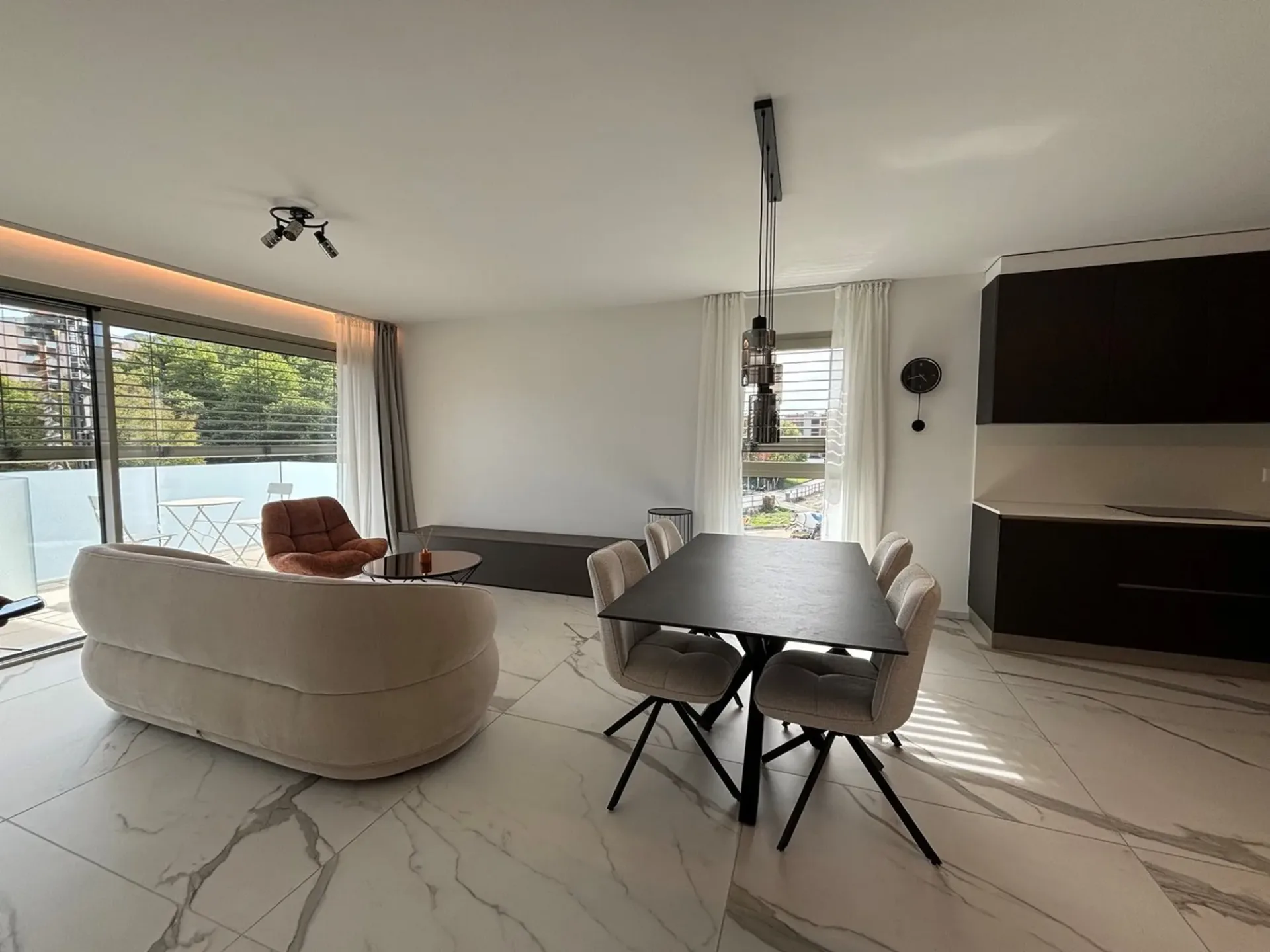 Elegante appartement 3.5 pièces à Massagno avec jardin sur le toit et vue sur le lac