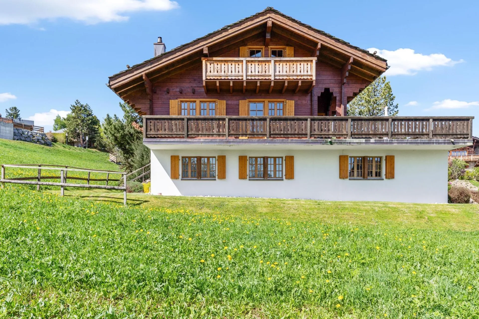 Meraviglioso chalet in legno in posizione tranquilla - situazione eccezionale