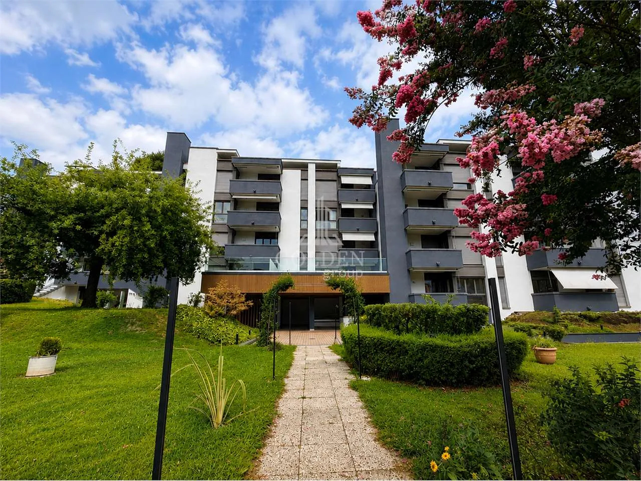 Lugano-Breganzona - 3.5 rooms with exclusive garden of 311 m², stabi