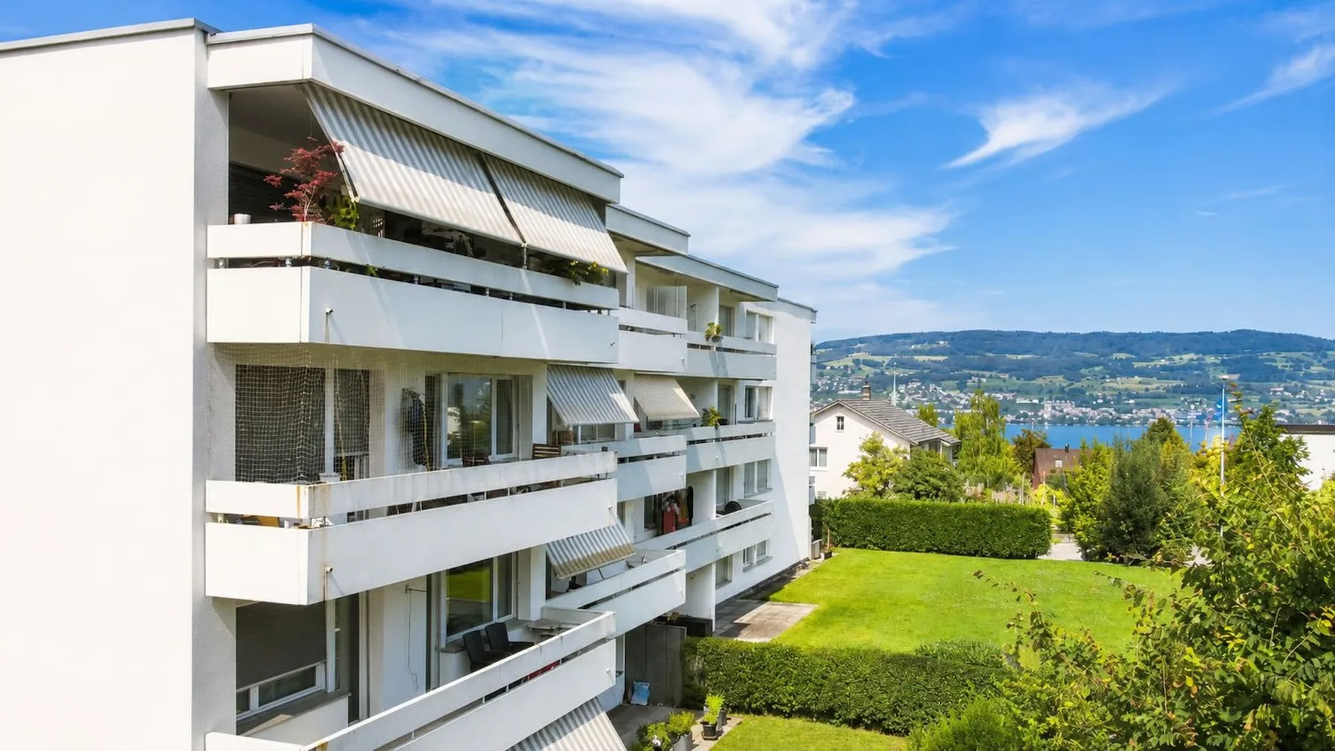 Grosszügige Wohnung mit Sitzplatz im Grünen