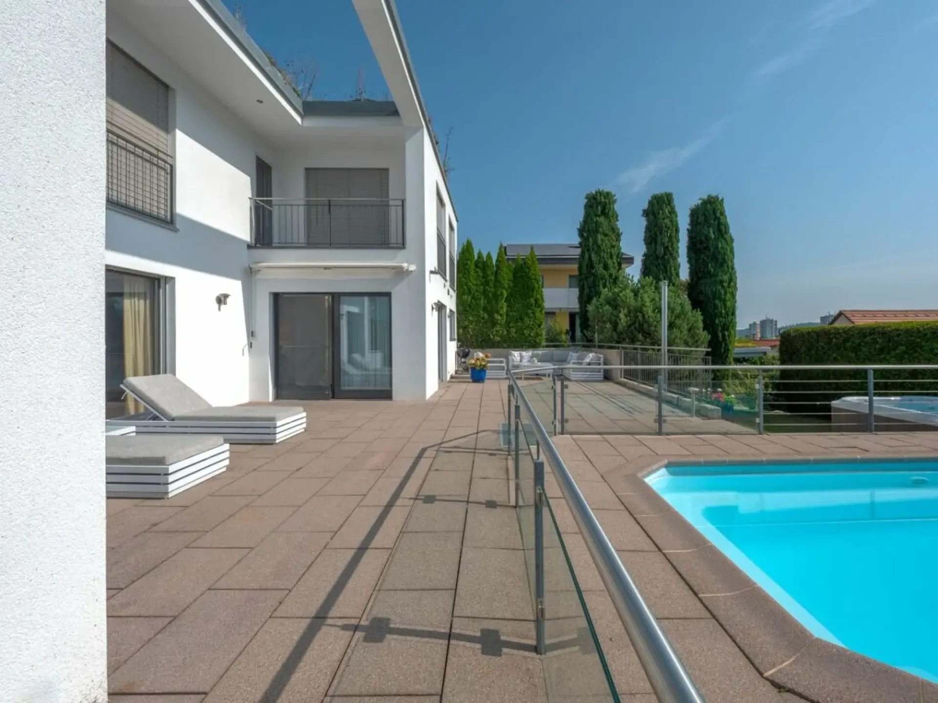 Gemma residenziale moderna - casa unifamiliare di 6,5 locali con piscina, sauna e idromassaggio