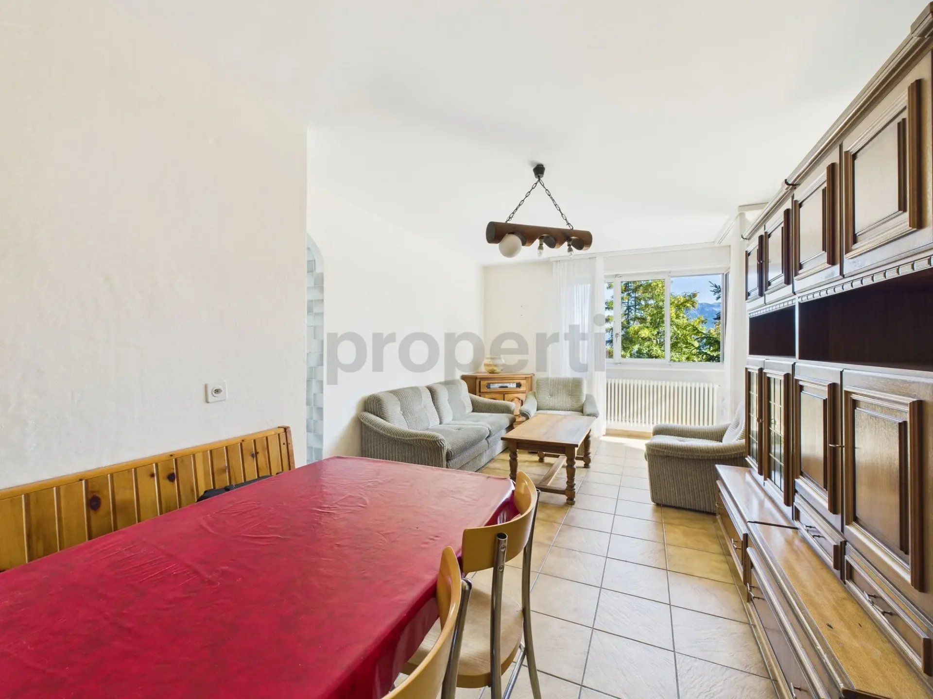 Ein geräumiges 4.5-Zimmer-Apartment mit großem Renovierungspotenzial in Crans-Montana