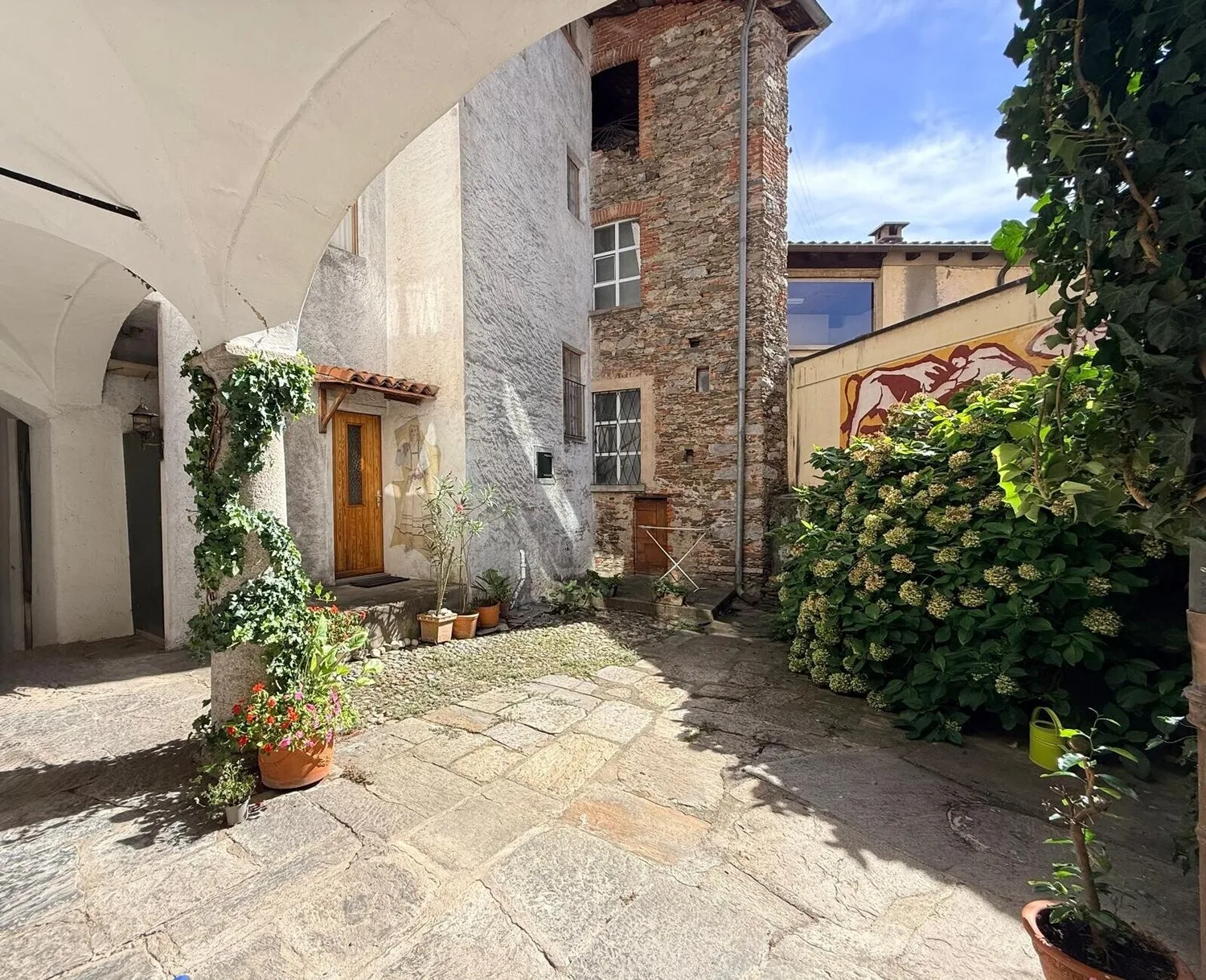 Beautiful historic home with 14 rooms in the heart of Sessa