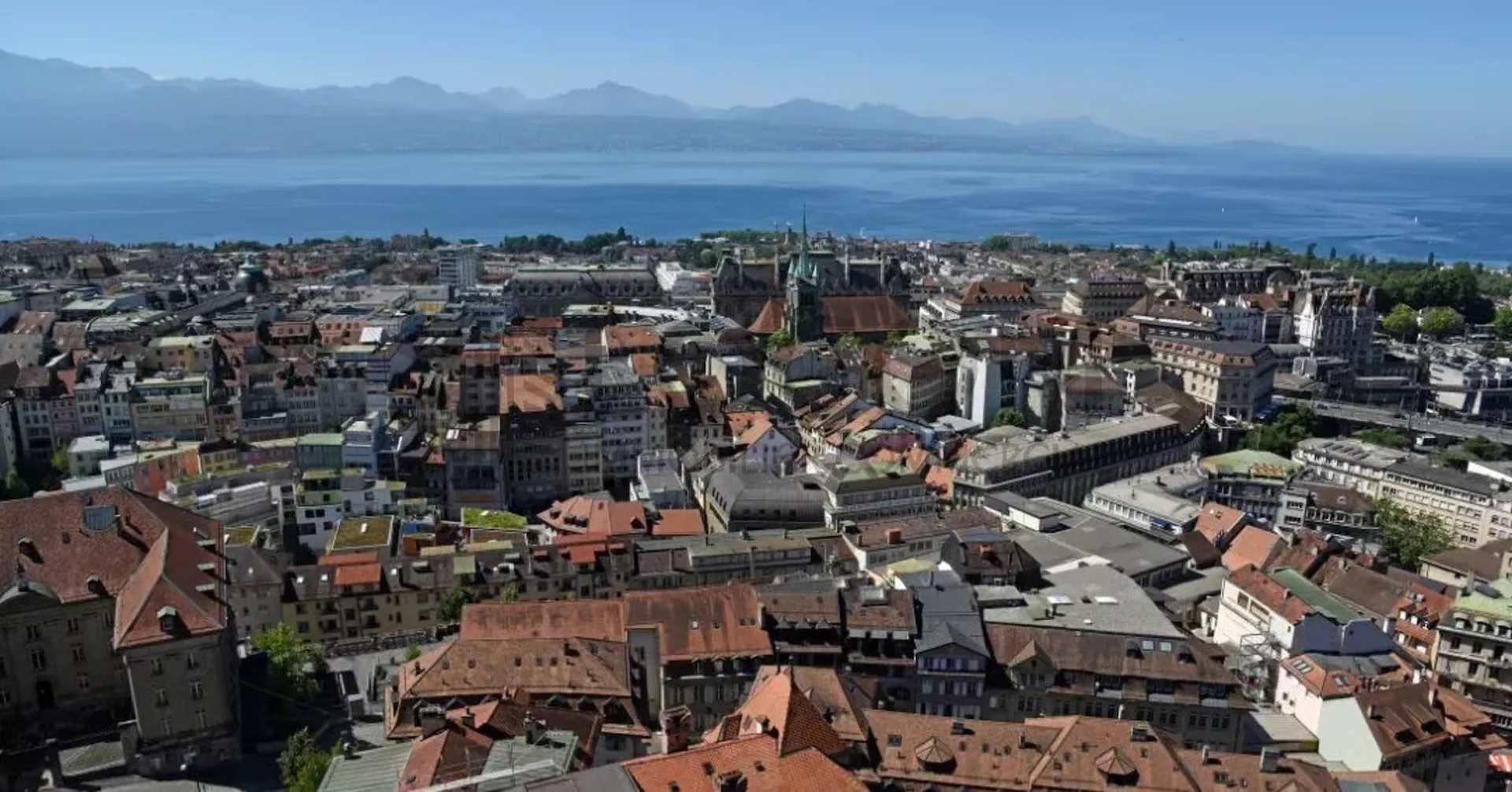 EXKLUSIV - RETAIL-STANDORT N1 LAUSANNE