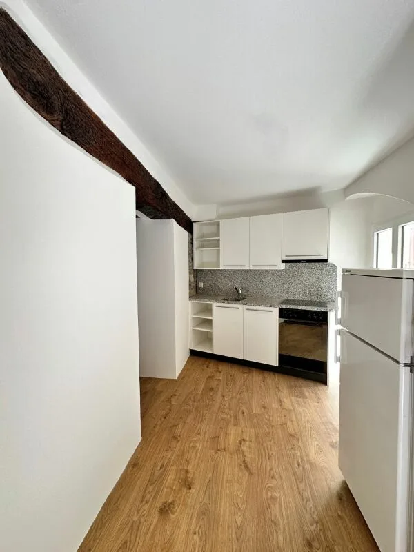 Charming 3-room apartment in historic house near the lake