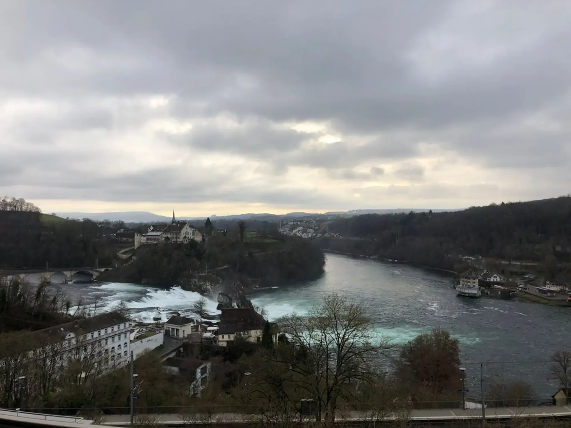 1 Gratis Mietzins - Einstellplatz in Neuhausen zu vermieten !