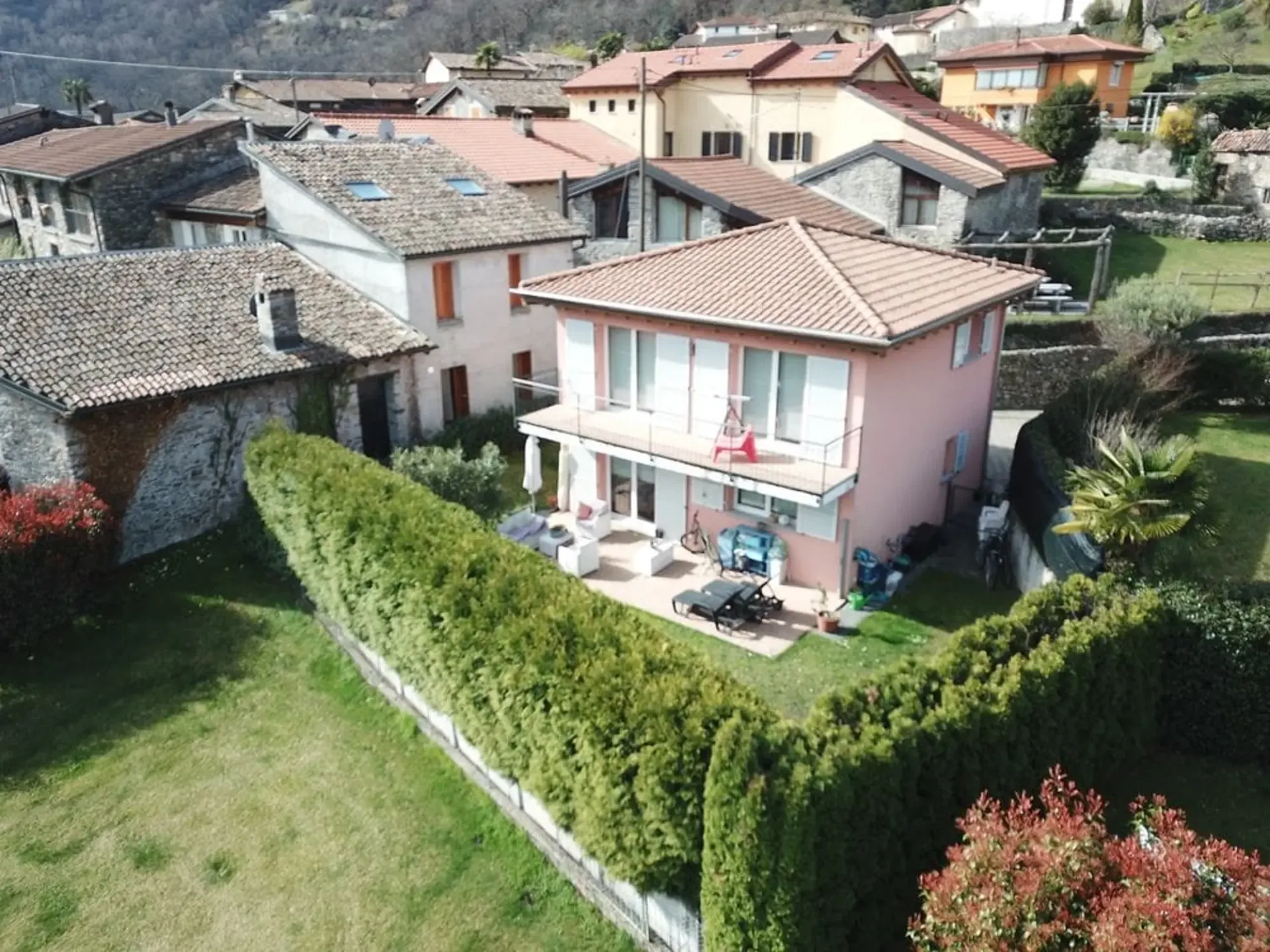 House with 5.5 rooms from 2008 with garden and terrace in Sigirino