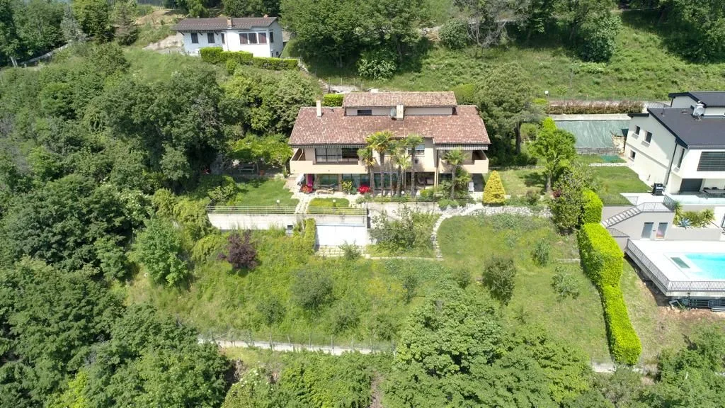 Le paradis parfait pour les familles : Maison spacieuse de 10,5 pièces à Tremona !