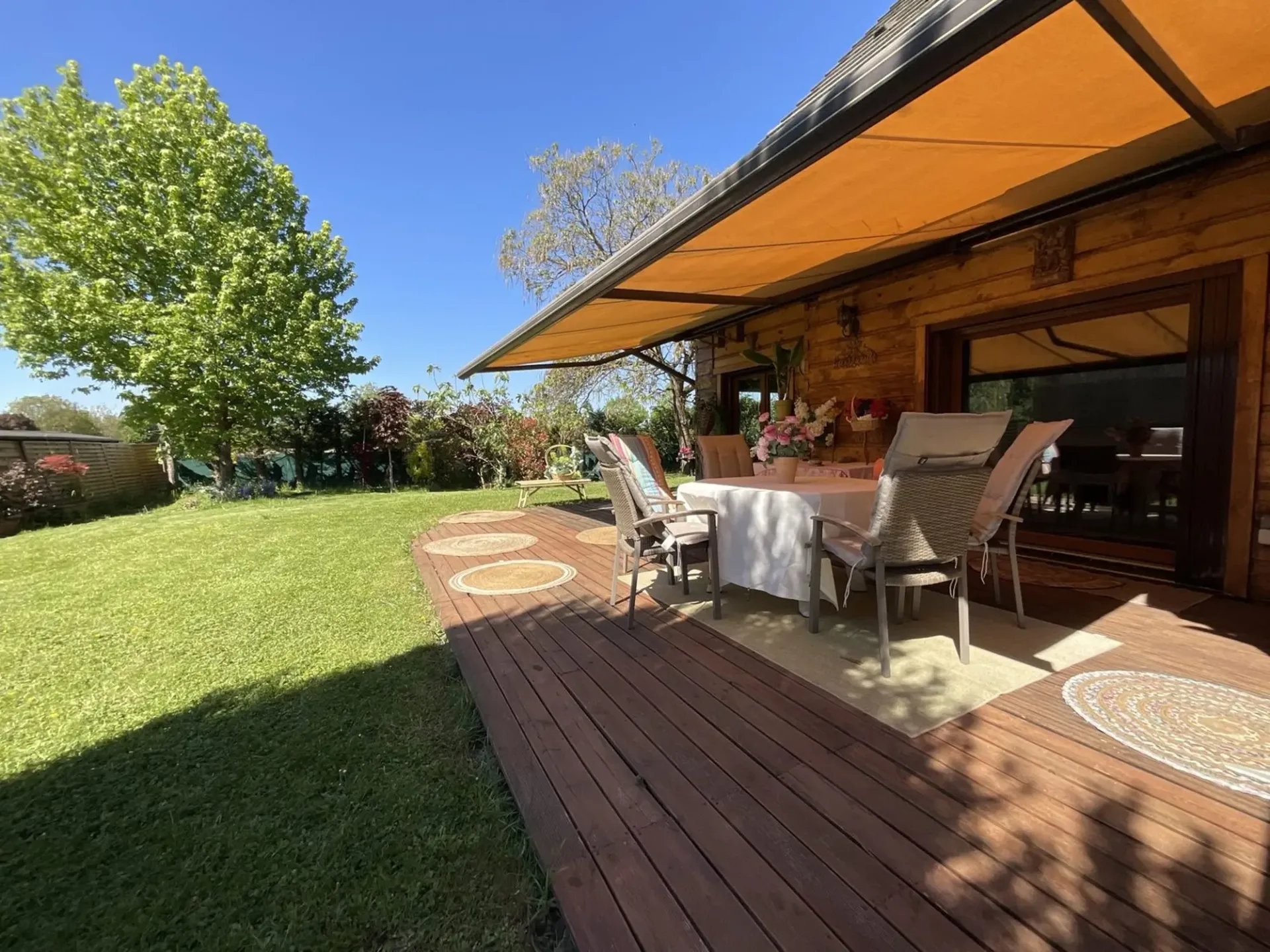 Casa in stile canadese – Assoluta pace & caratteristiche di alta gamma