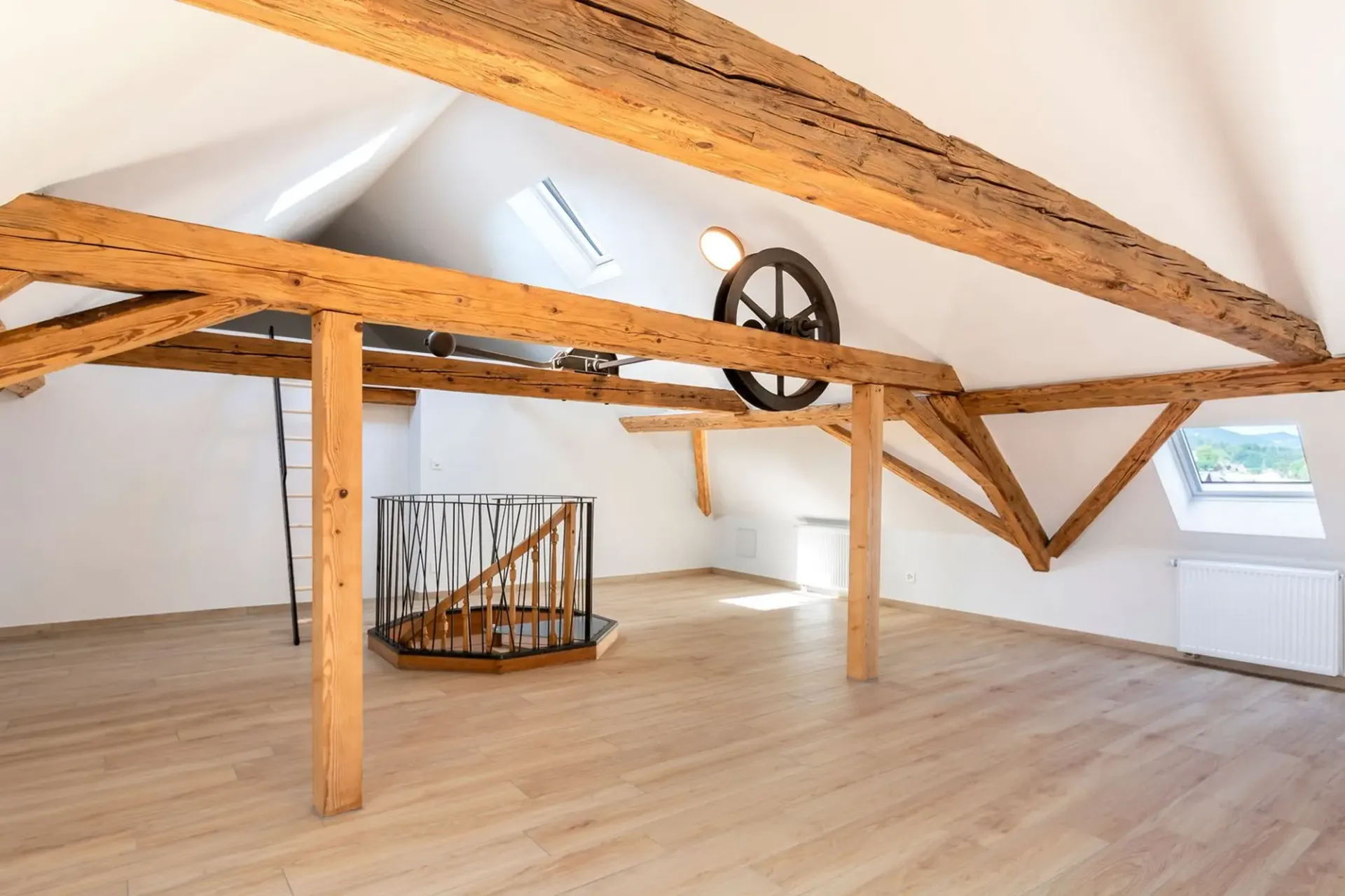 Duplex 3,5 Zimmer in einer alten Scheune — ca. 98 m², historische Dachkonstruktion — Courfaivre