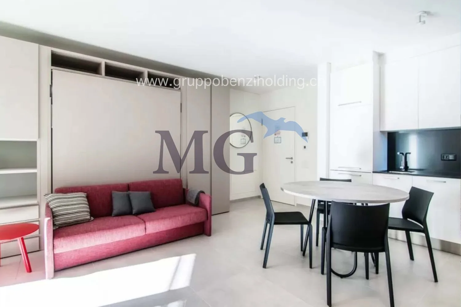 Wohnung mit Möbeln, neu gebaut, mit eigenem Garten