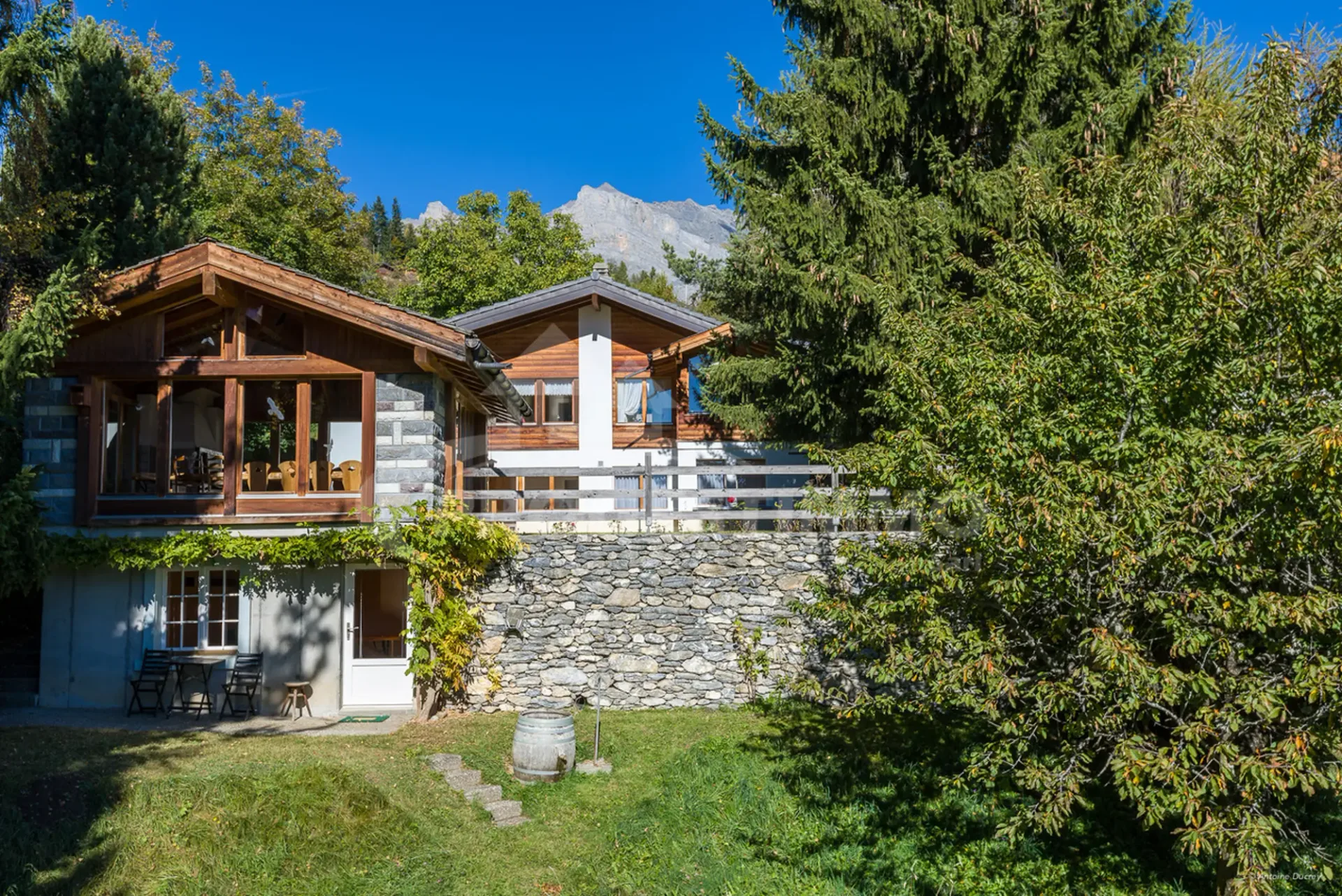ENSEMBLE IMMOBILIER MIT BAUGRUND IN STATION