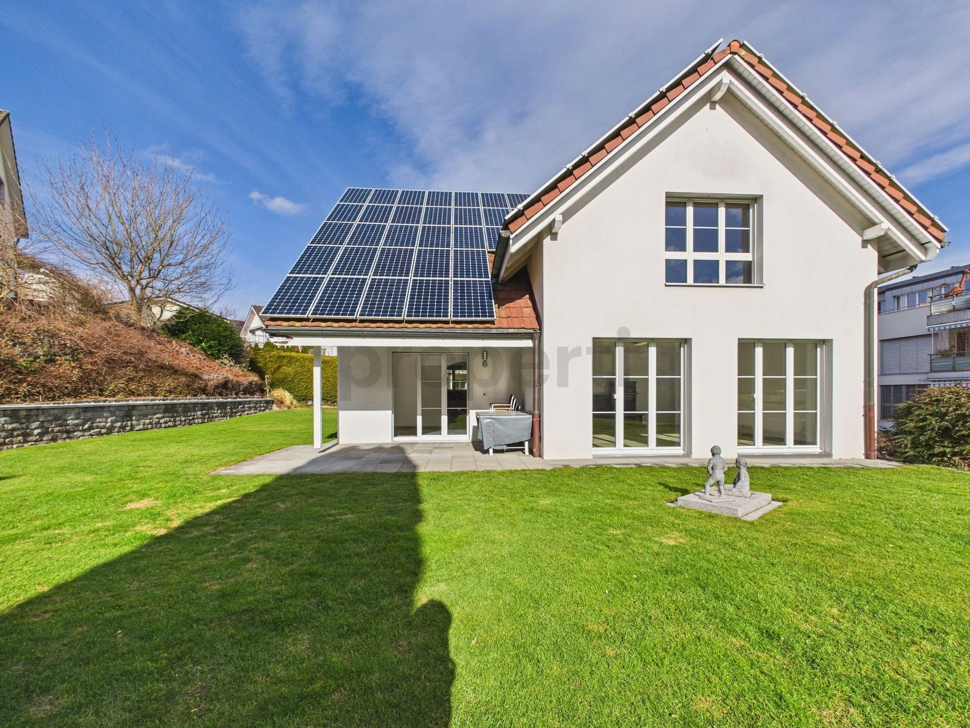 Casa unifamiliare moderna di 5,5 locali con garage doppio e due stazioni di ricarica elettrica a Lindau