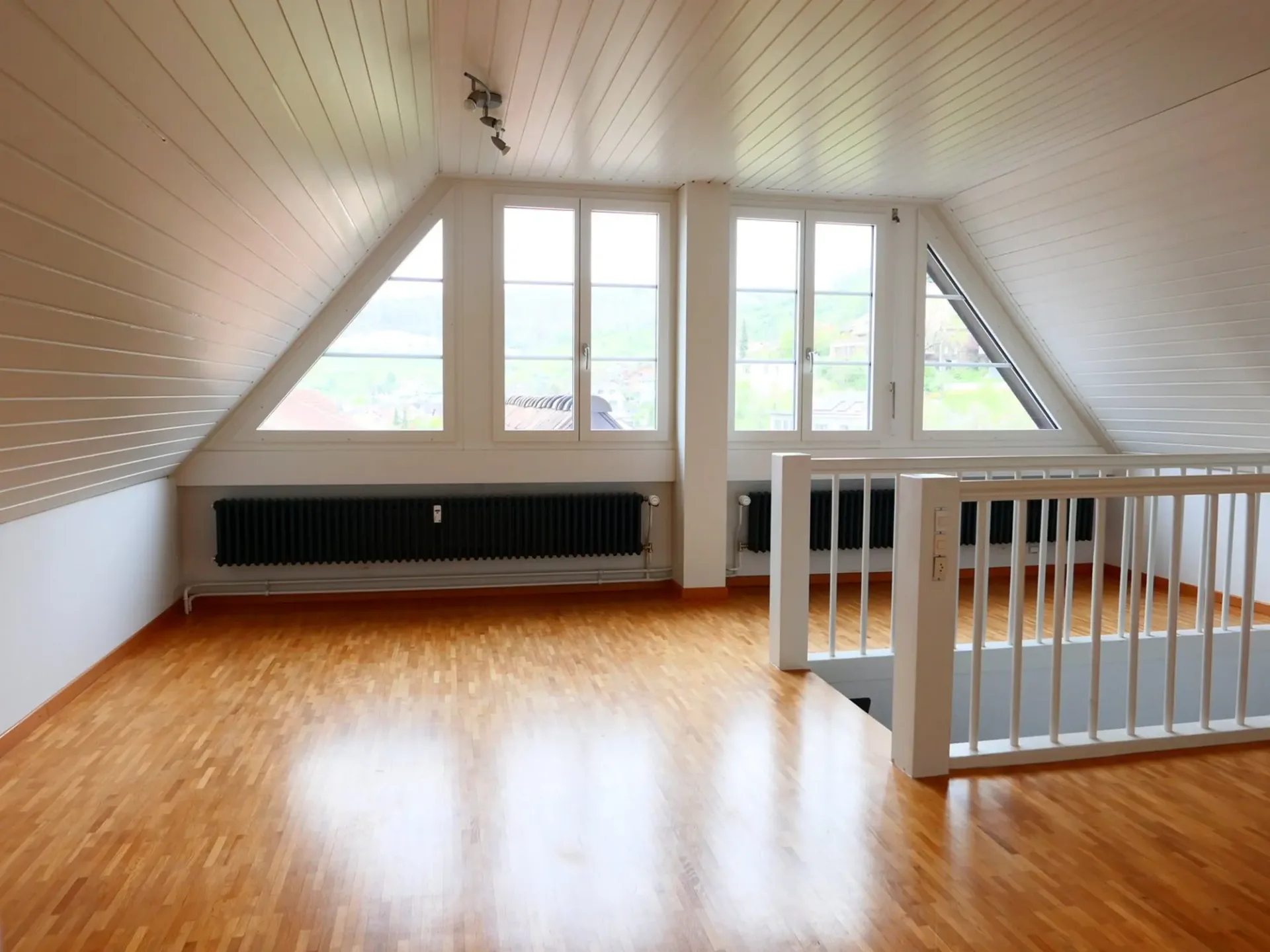 Originelles Büro/Atelier mit herrlichem Ausblick in attraktivem 2-Familienhaus im Dorfzentrum ...