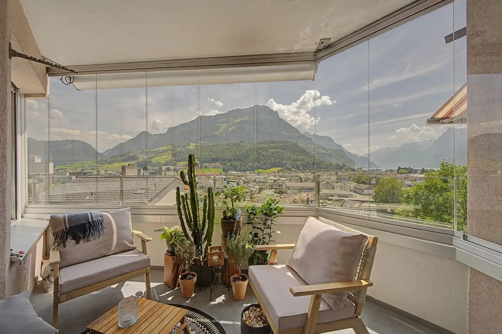 Wohnung mit unverbaubarer Panoramaaussicht und Wellnessbereich