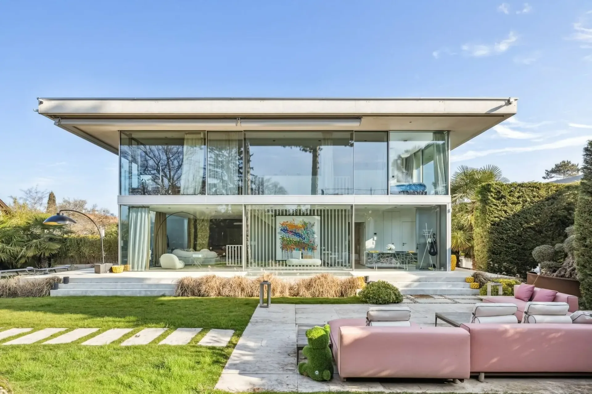 Contemporary elegance in a privileged setting