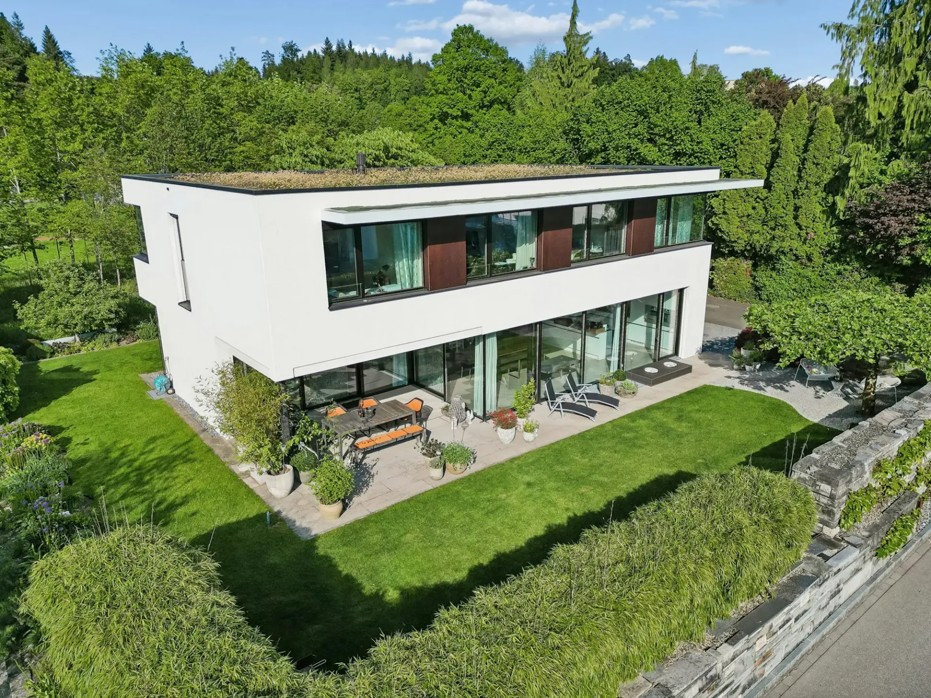 Exklusives 6½-Zimmer-Einfamilienhaus an ruhiger Lage mit grossem Garten