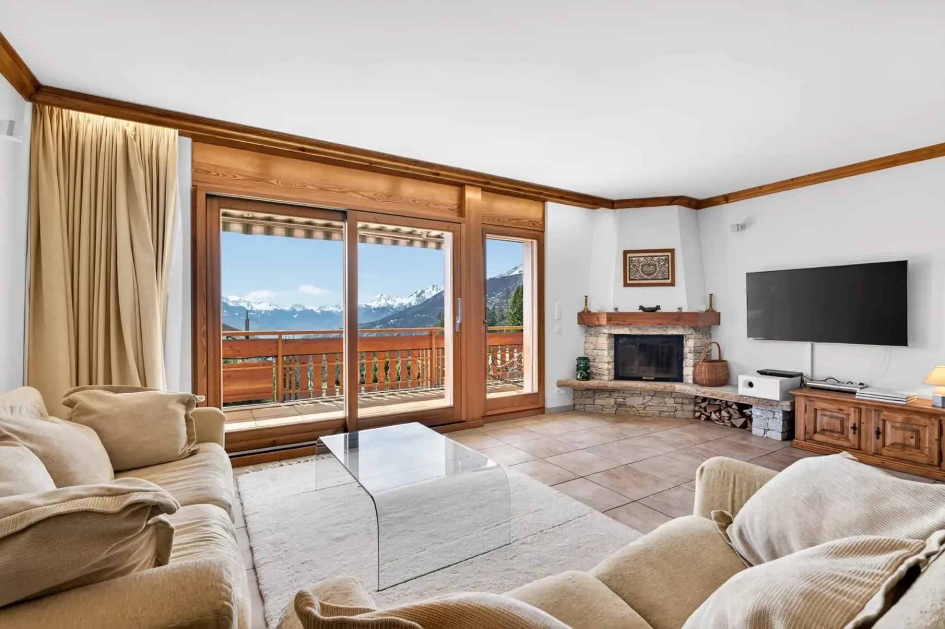 Helles Apartment mit Panoramablick auf die Alpen und das Rhône-Tal
