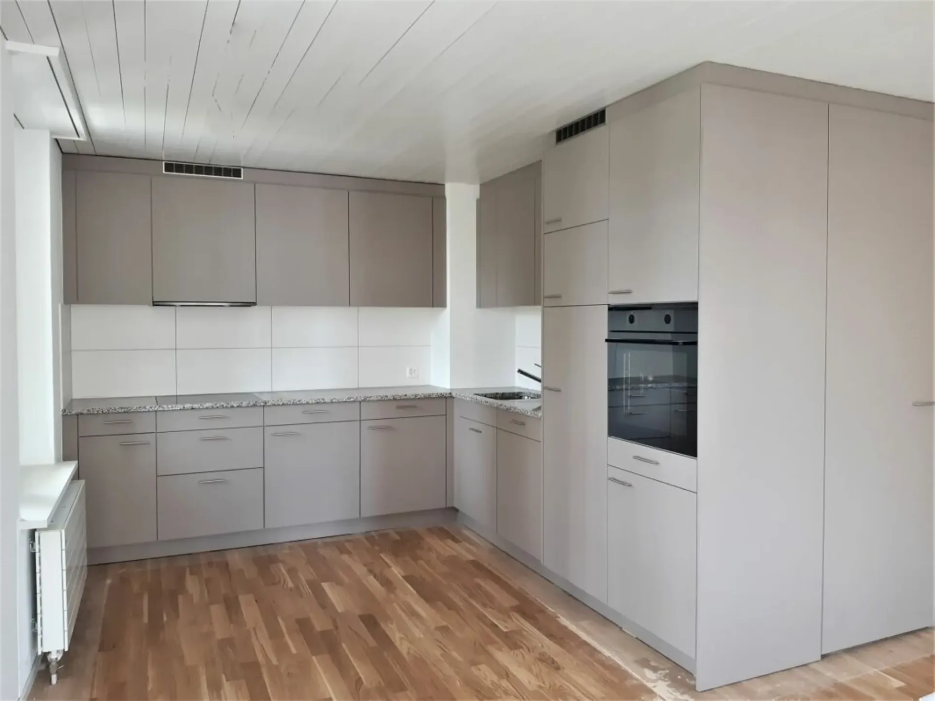 Moderne 3.5 Zimmer Wohnung mit Ankleideraum