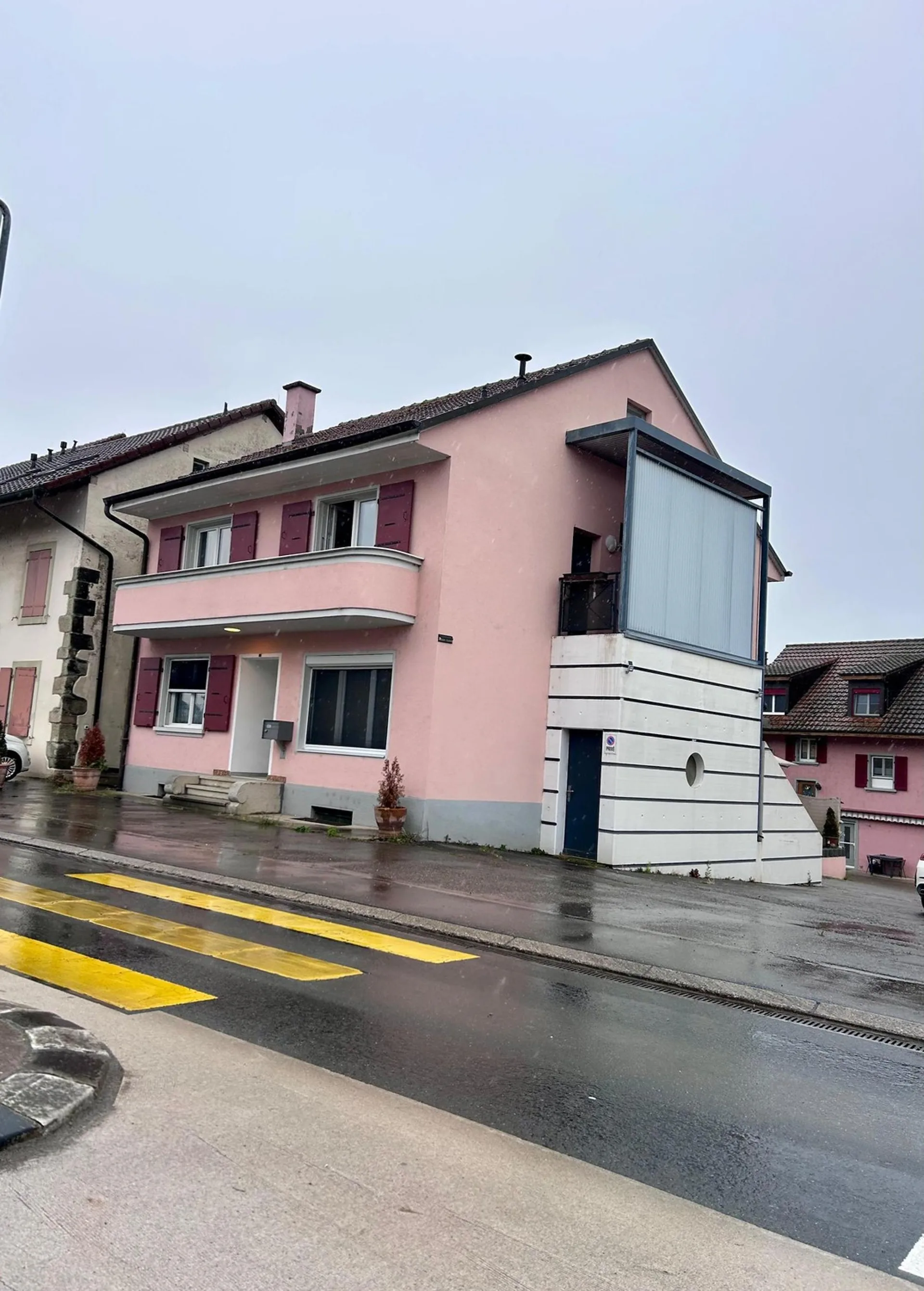 Maison familiale de 6.5 pièces - Au centre de Dompierre - Perspectives de développement