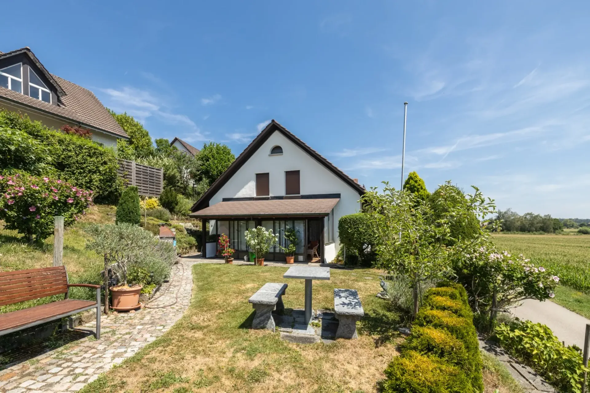 Freistehendes Einfamilienhaus mit grossem Garten