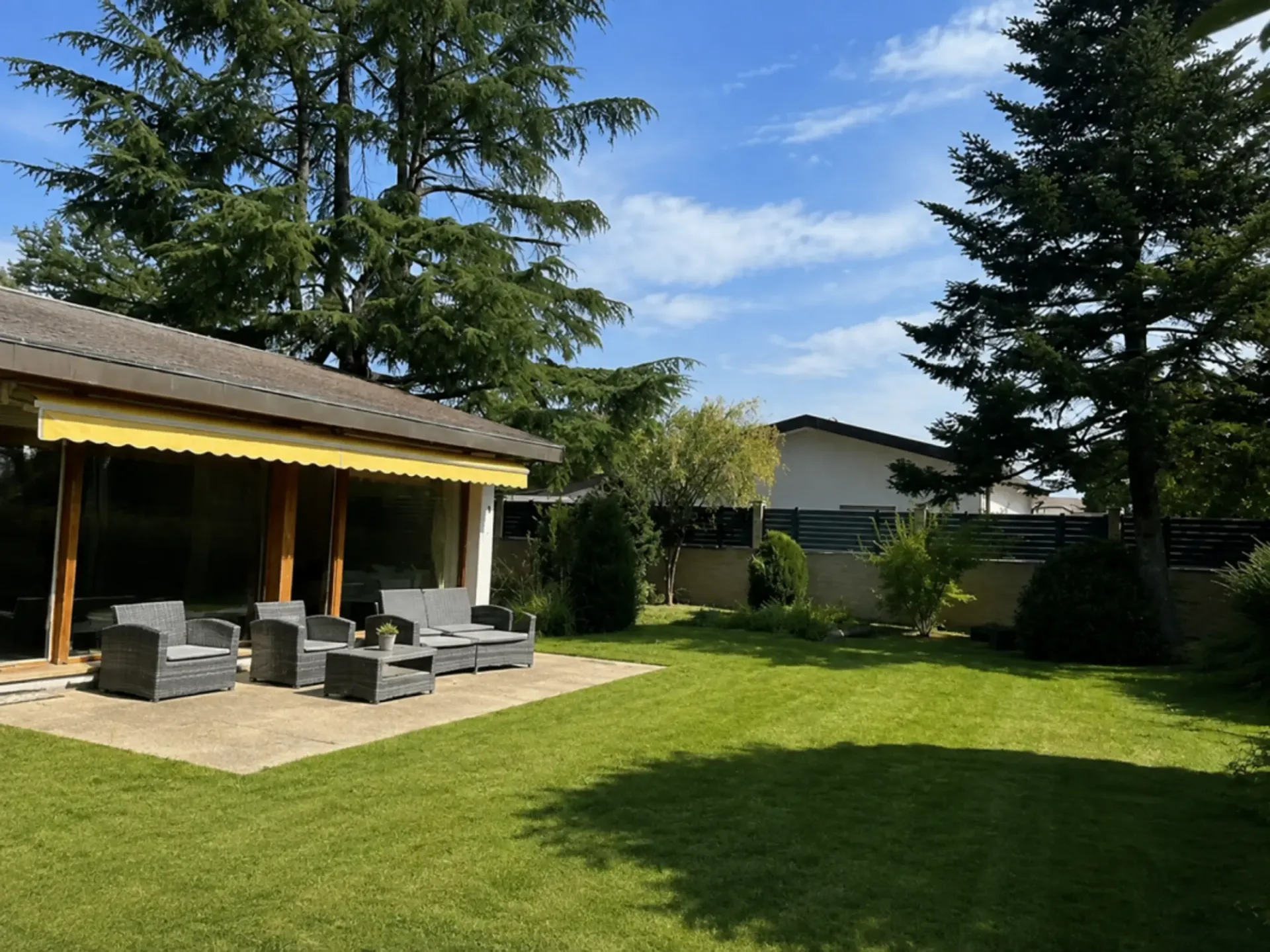 Einstöckiges Haus zur Renovierung - großes Potenzial