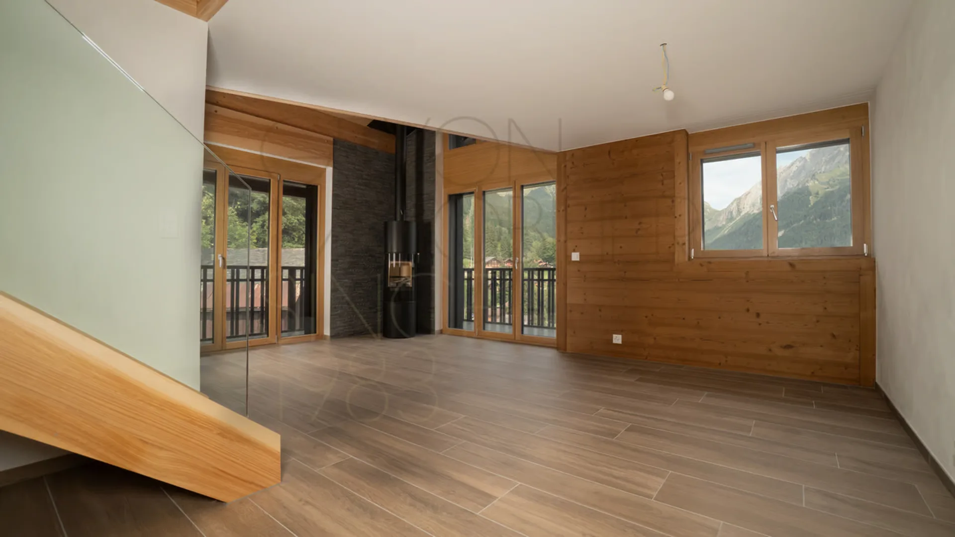 Elegantes alpines Duplex, 140 m² Wohnfläche + Garage, nahe Barboleuse