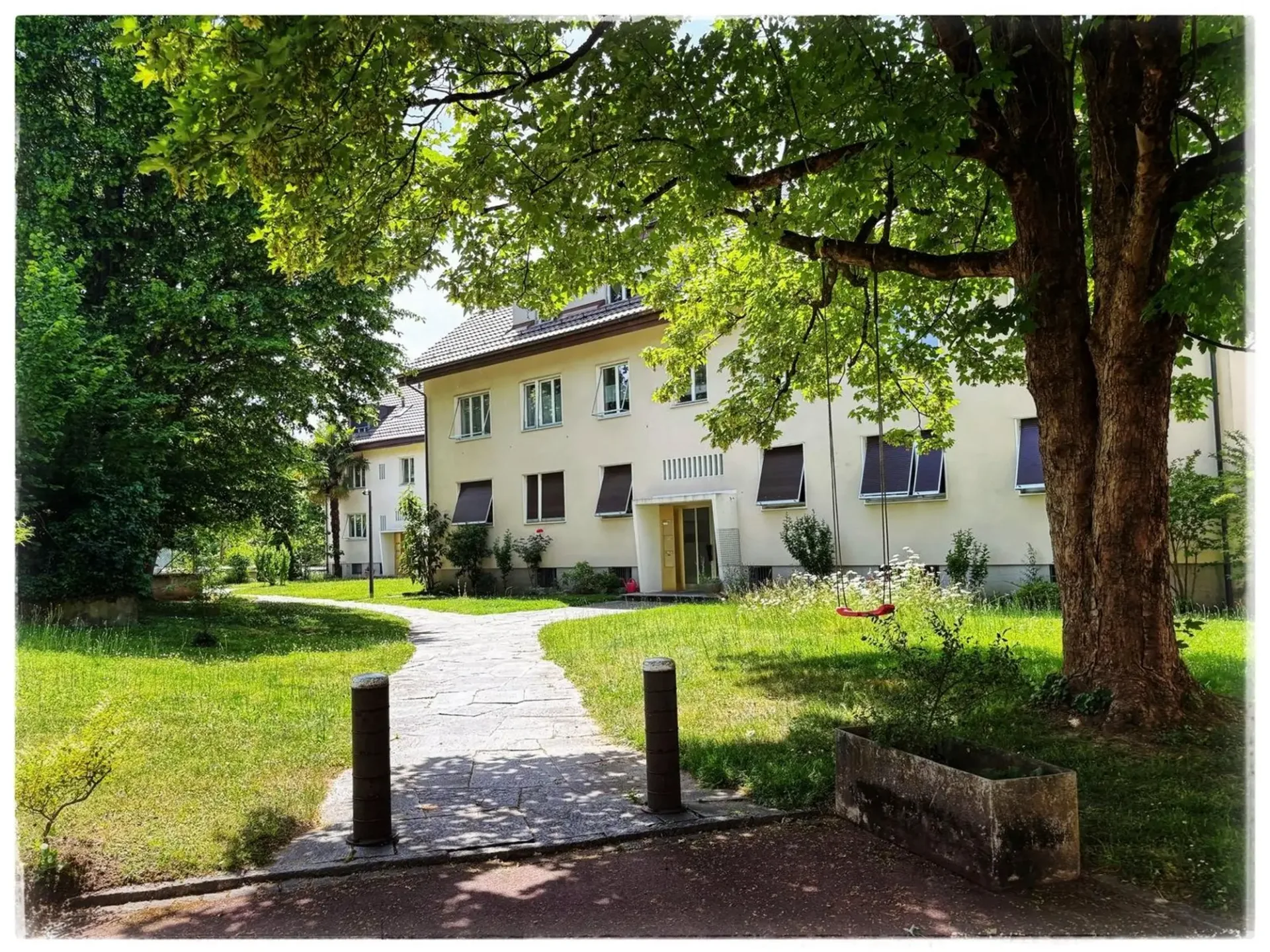 Charmante 4-Zimmer-Wohnung mit Balkon in Riehen