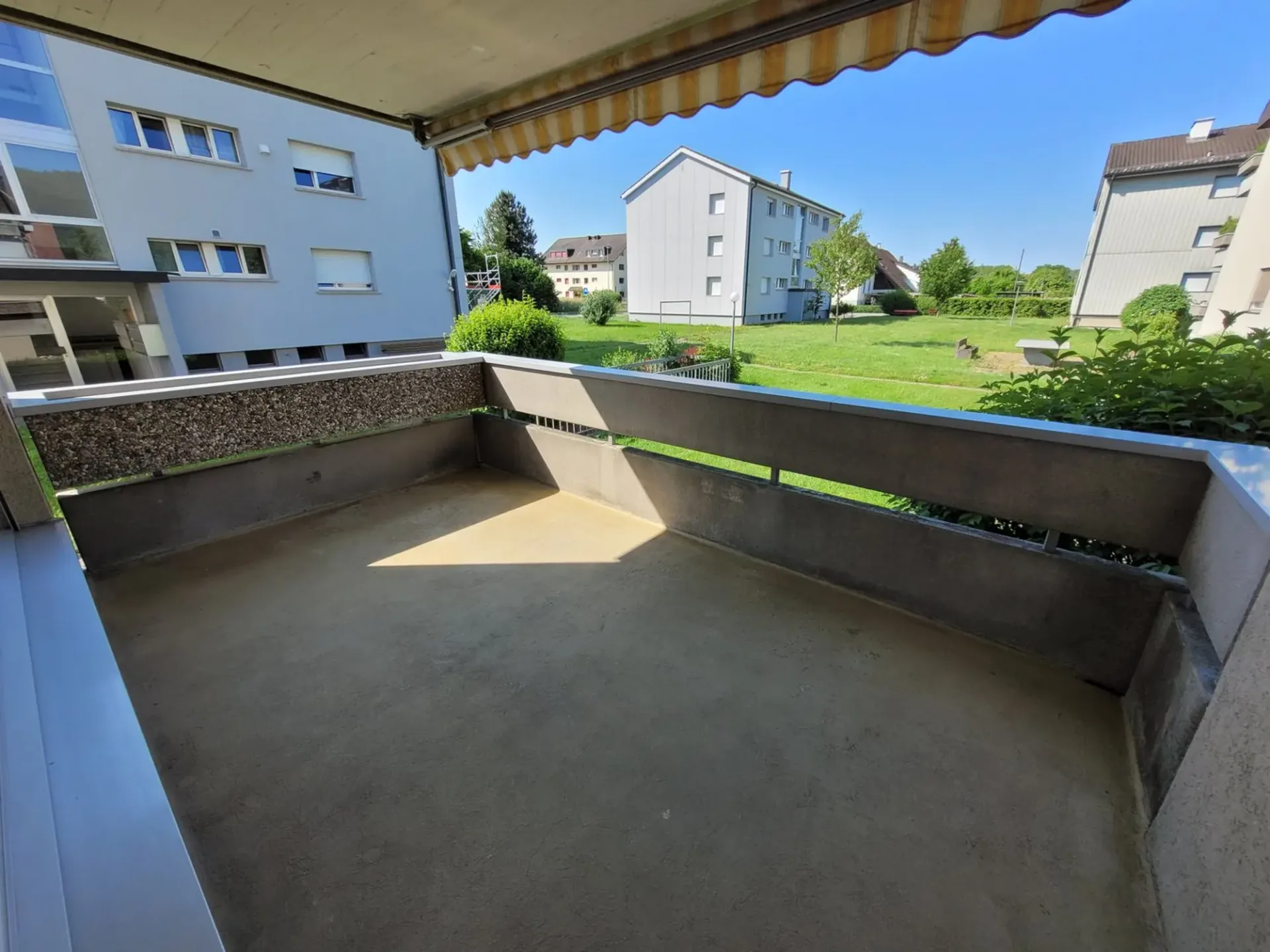 preiswerte 4.5-Zimmer-Wohnung mit Balkon in Gunzgen