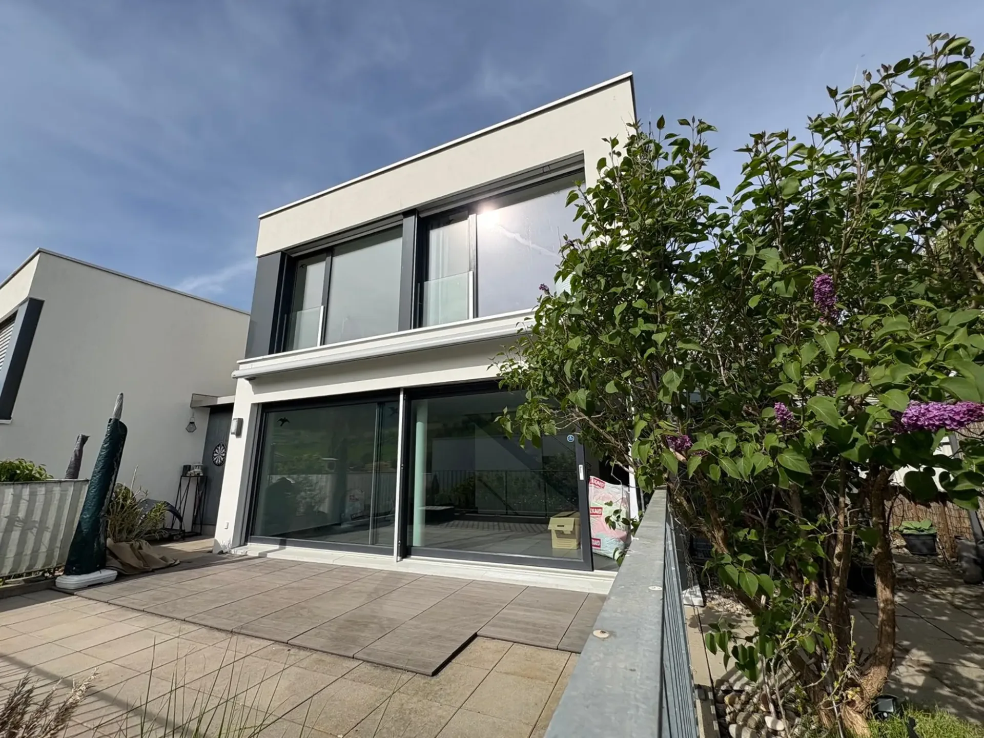 Modernes 5.5-Zimmer-Einfamilienhaus mit Minergie-Standard in Arisdorf