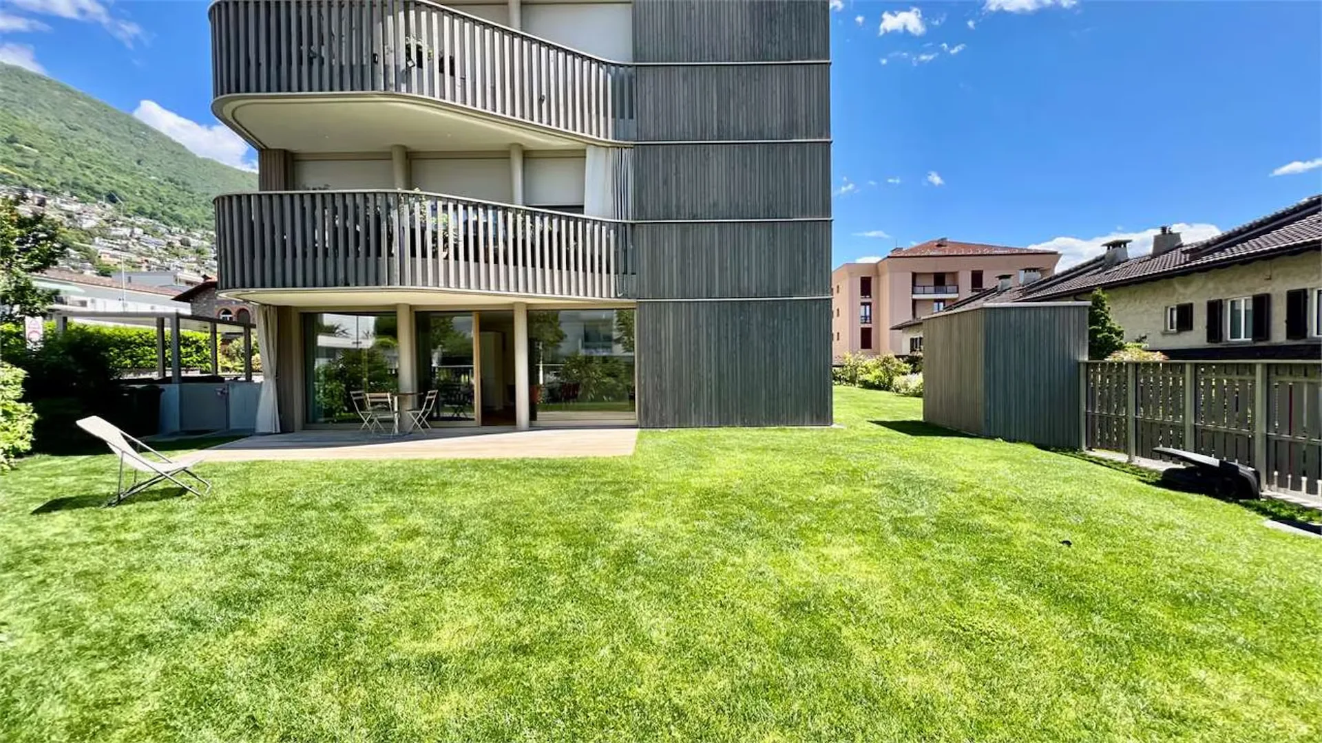Minusio - Neues Apartment mit großem Garten und Seeblick