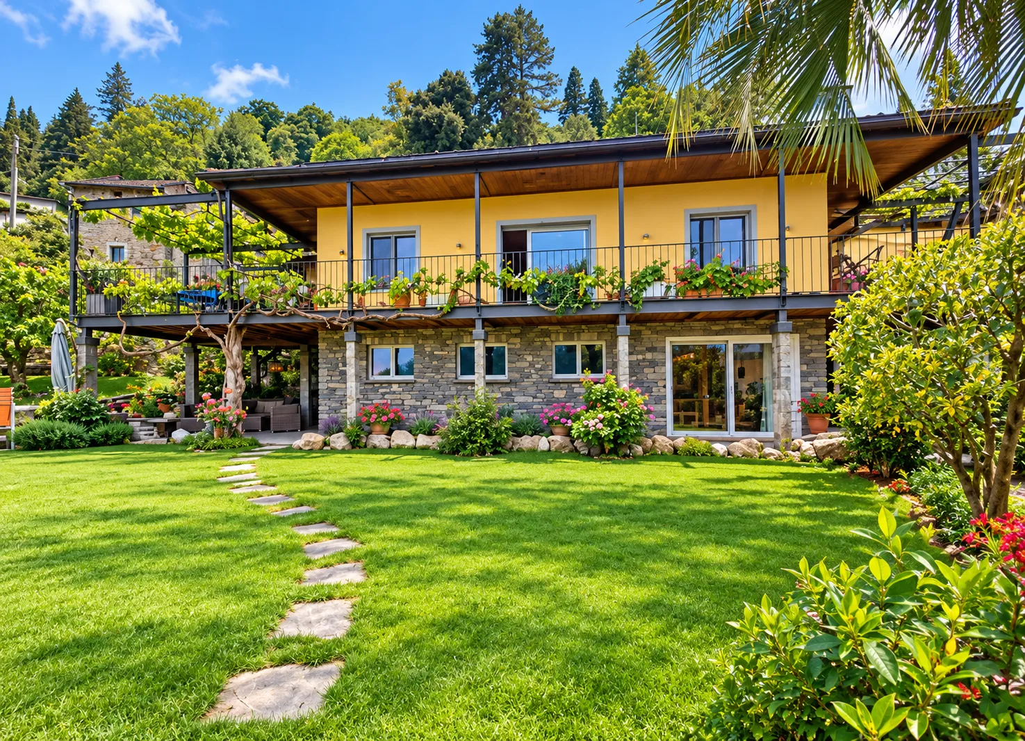 Bezauberndes Doppelhaus in Brissago – 5,5 Zimmer mit Garten und Panoramablick